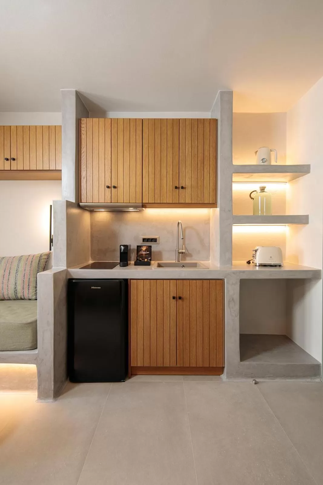 Coffee/tea facilities, Kitchen/Kitchenette in Makava Suites Naxos