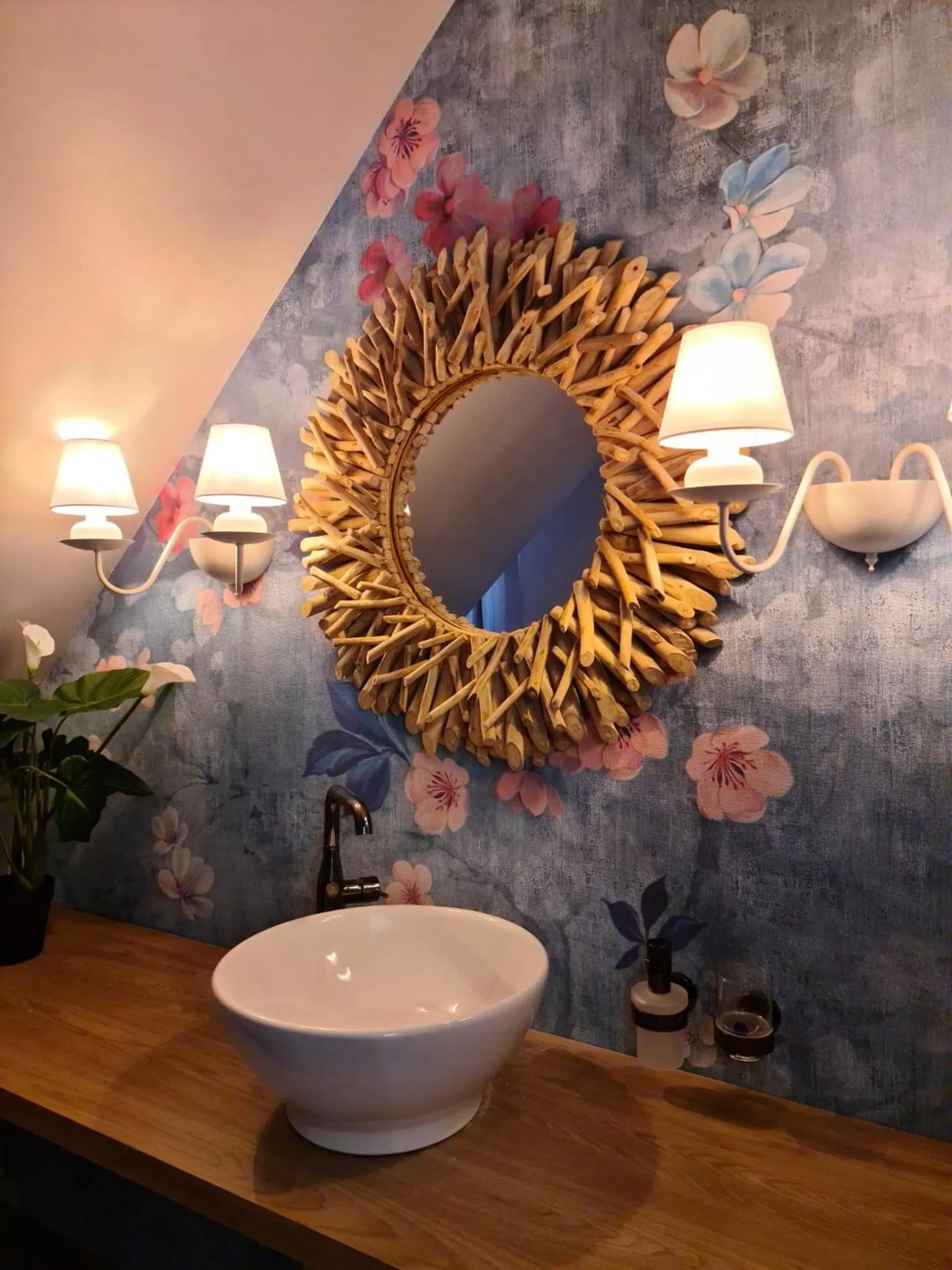 Shower in The Henry Self Check-In Guesthouse