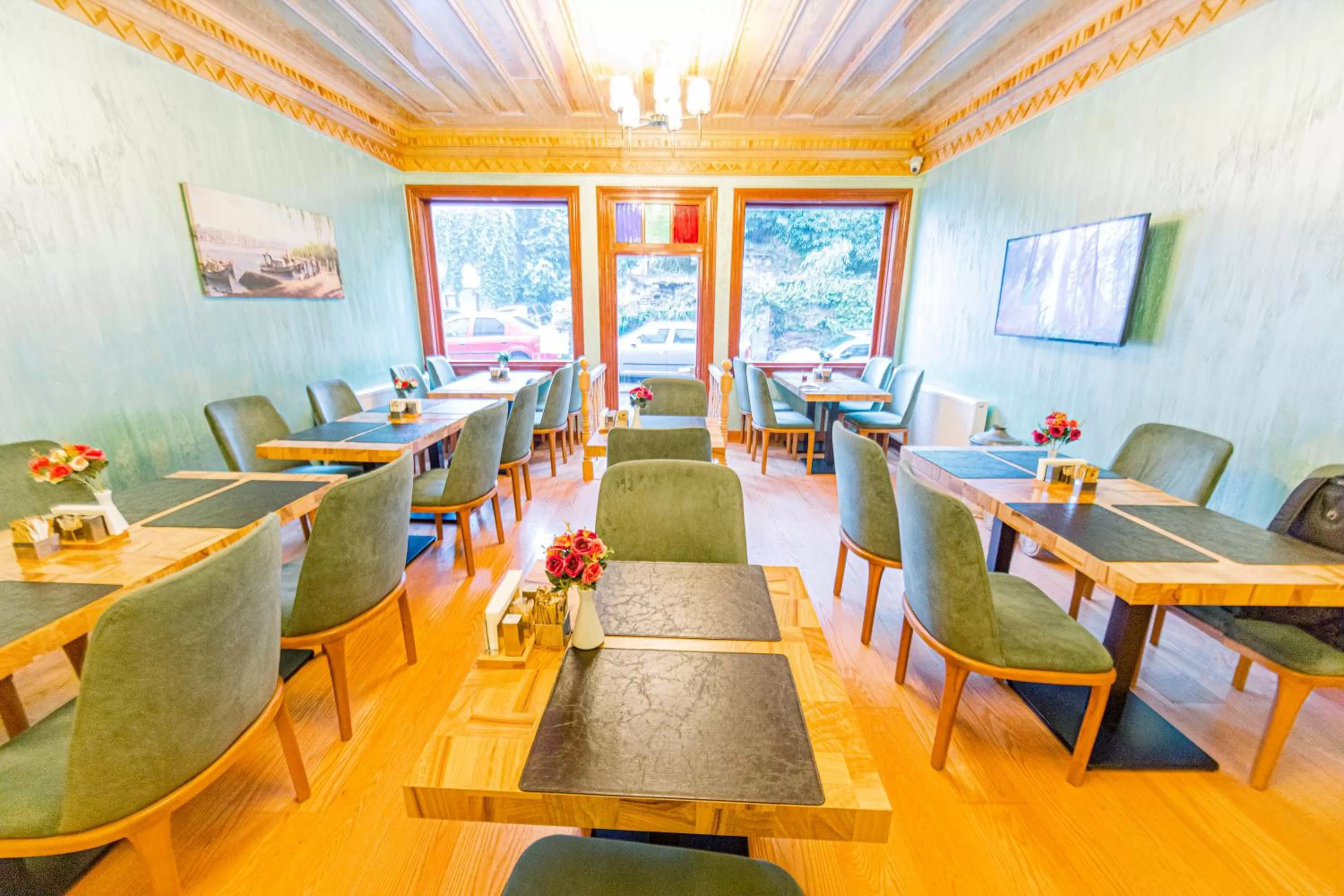 Restaurant/places to eat in Acacia Mansion Hotel