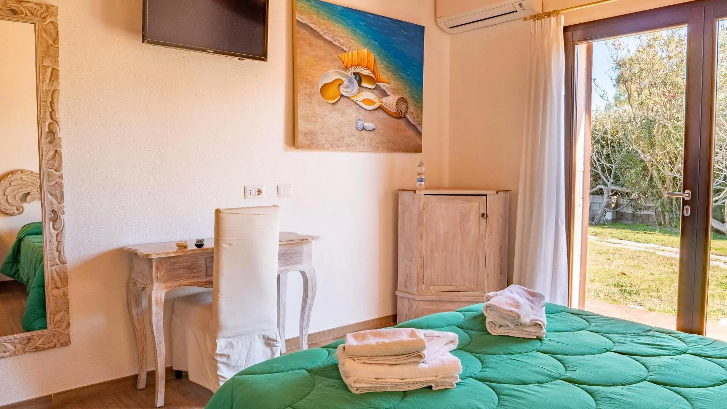 Photo of the whole room, Bed in QUADRIFOGLIO Affittacamere