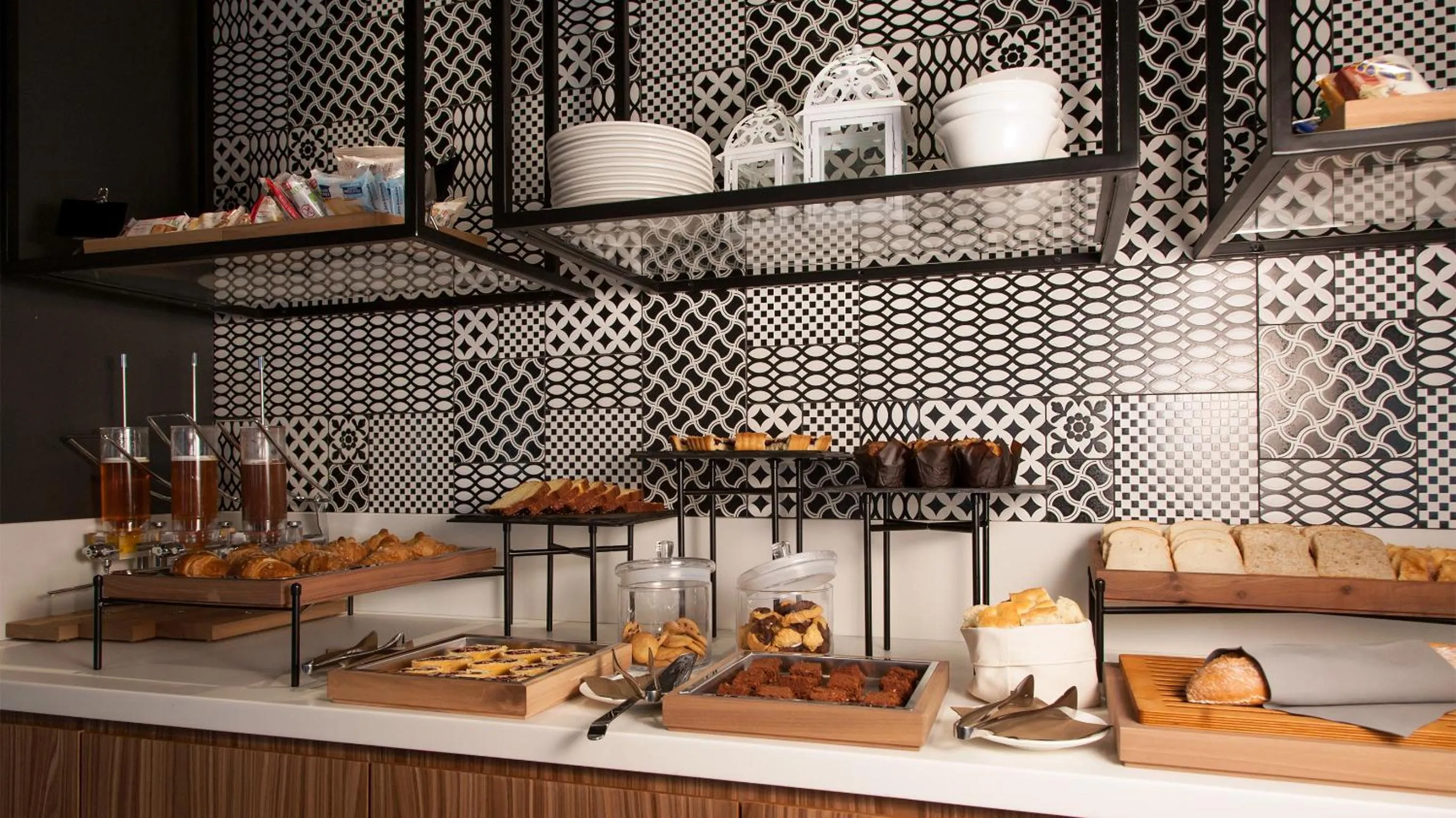 Continental breakfast in G Hotel Pescara