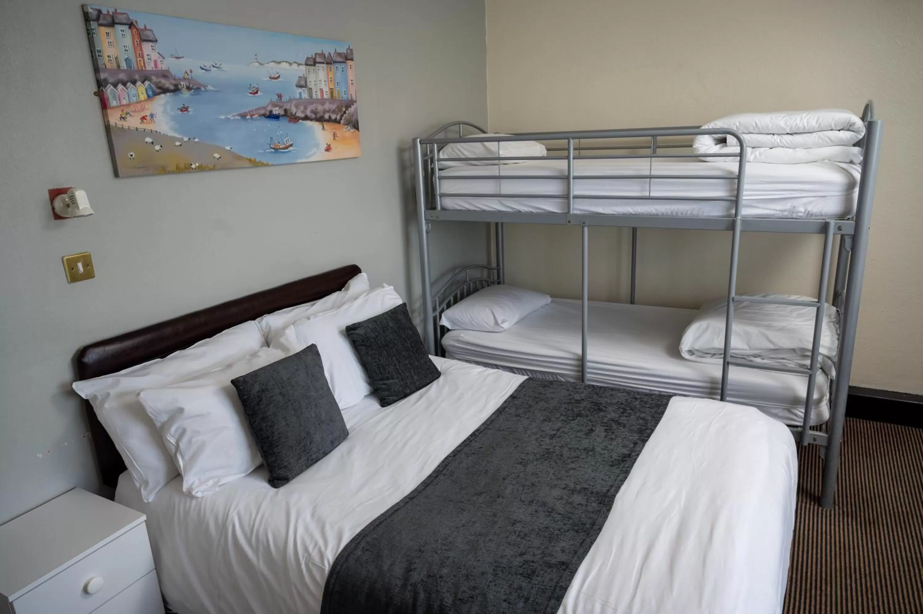 bunk bed, Bed in Wellow Hotel