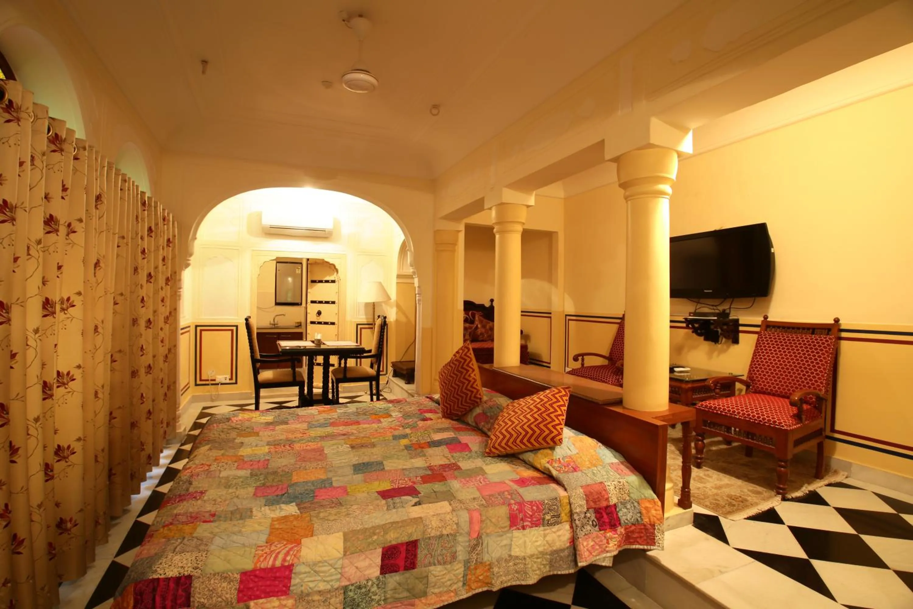 Maharajah Suite in Khatu Haveli