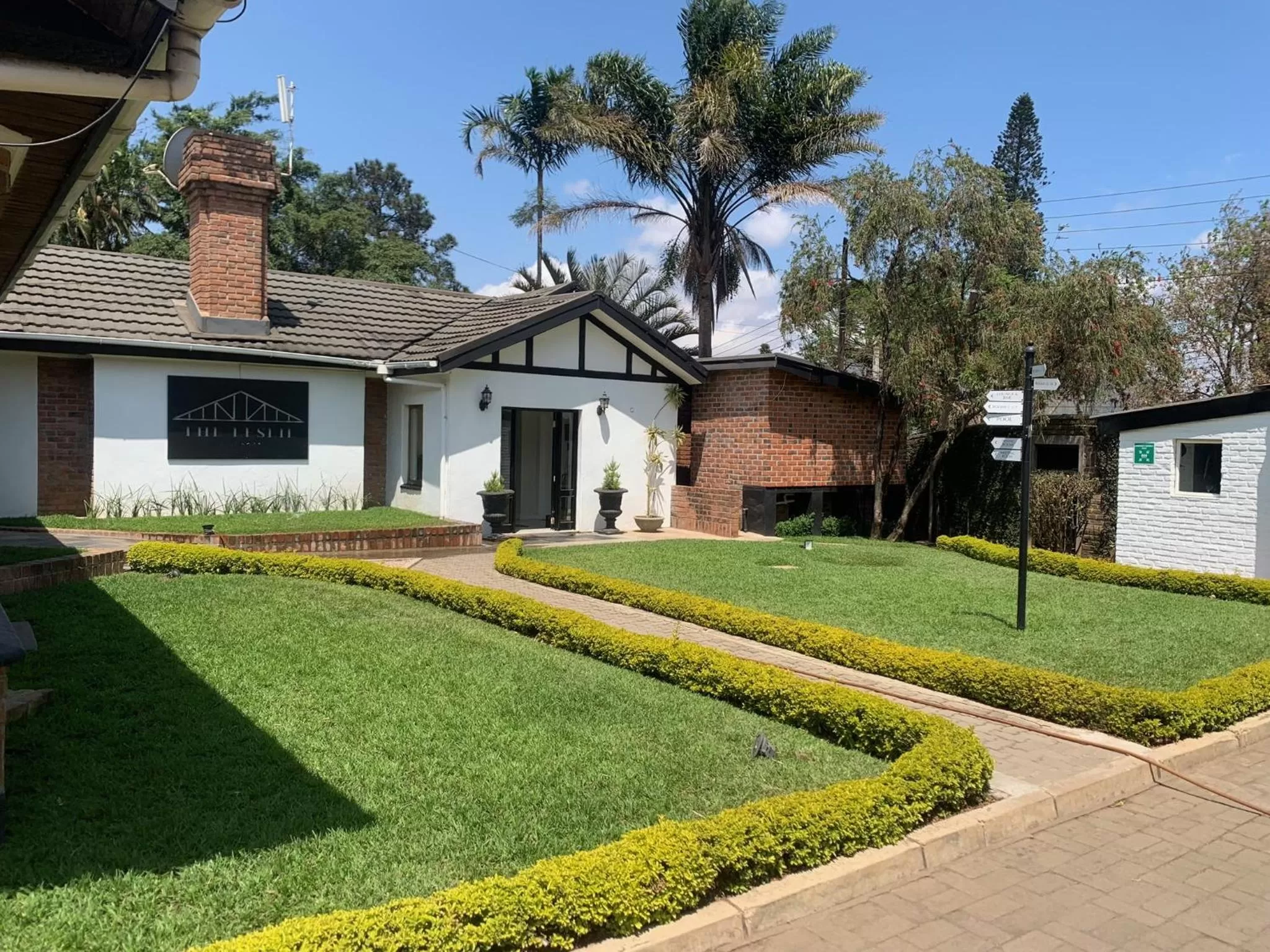 Property Building in The Leslie - Bed & Breakfast