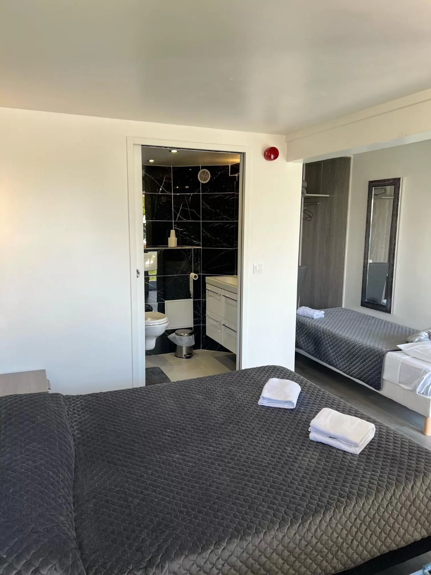 Photo of the whole room, Bed in Fasthotel Roissy - Saint-Witz