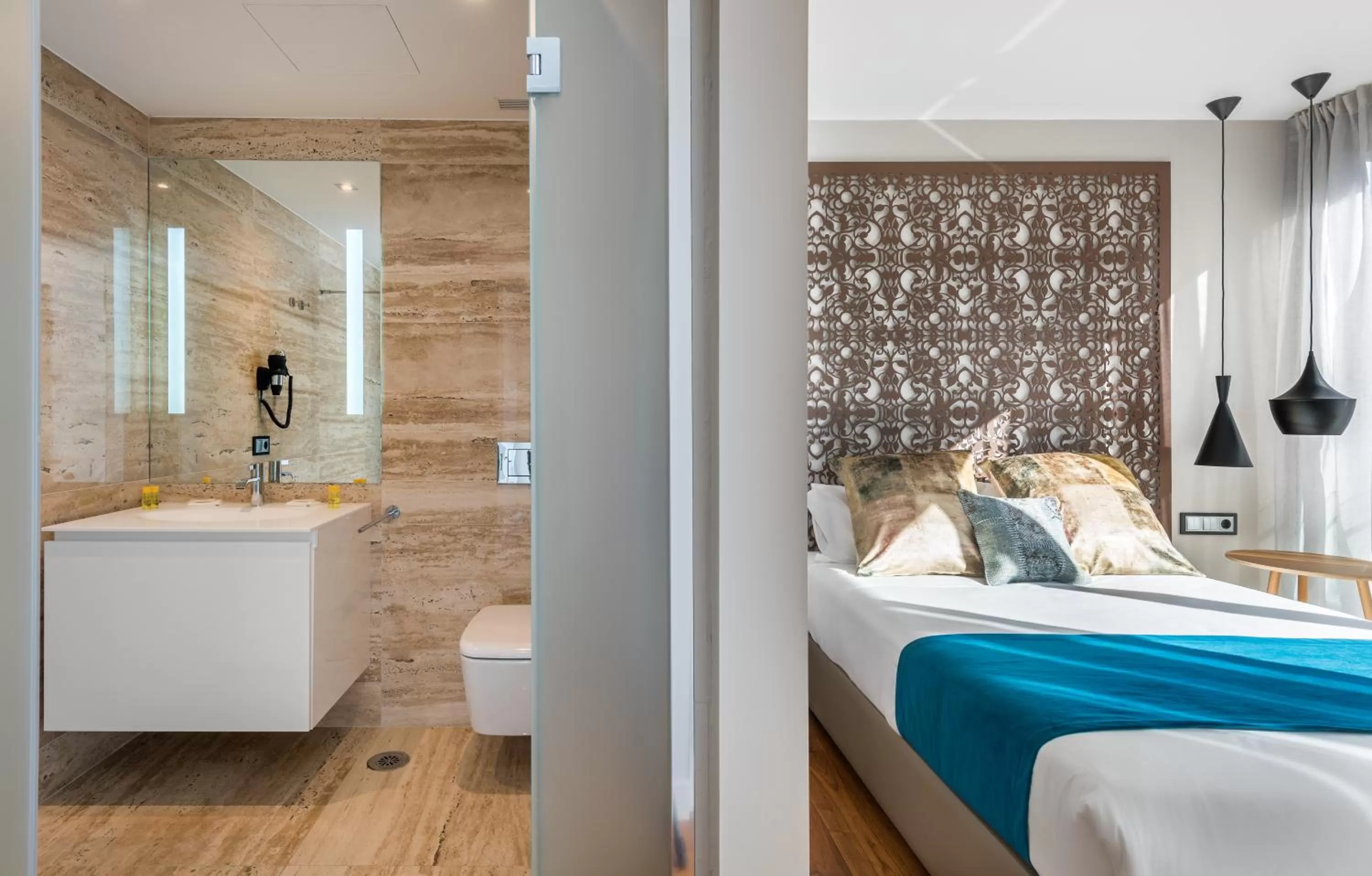 Bathroom, Bed in Gran View Apartments