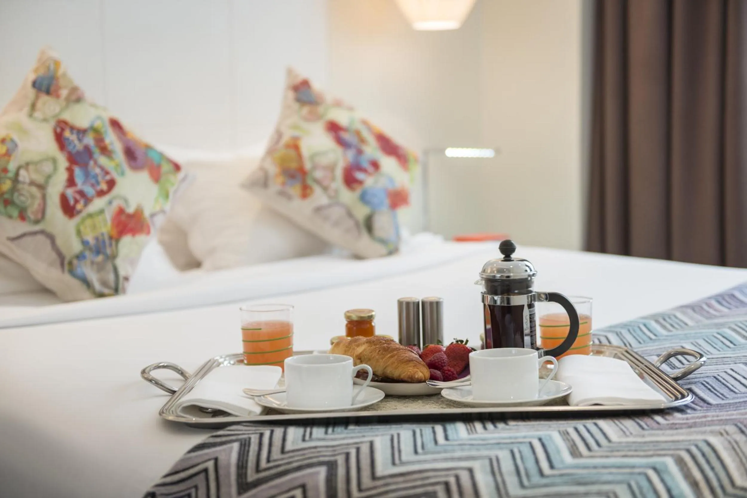 Bed in Hotel Le Placide Saint-Germain Des Prés