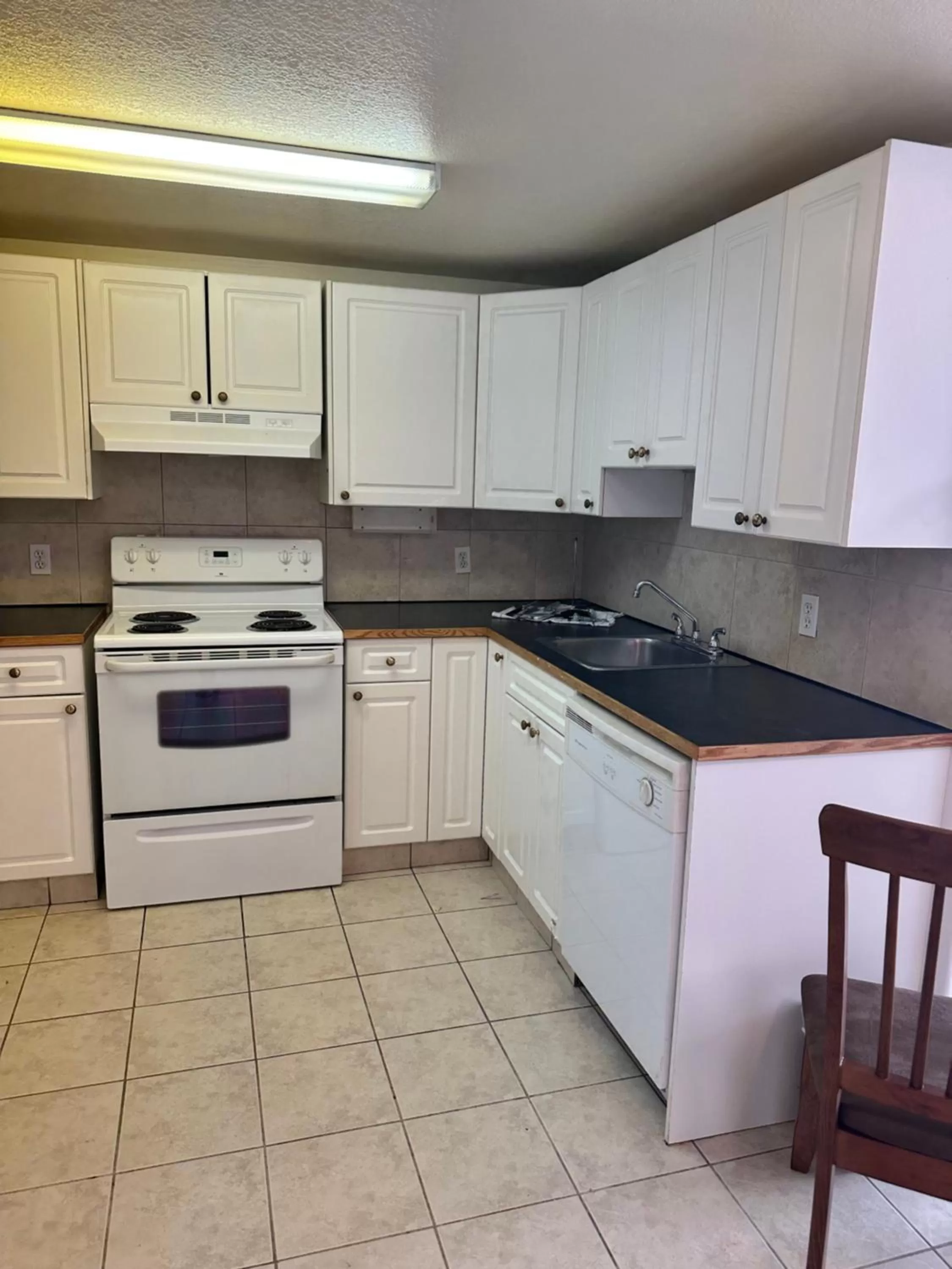 Kitchen or kitchenette, Kitchen/Kitchenette in Western Budget Motel East Red Deer