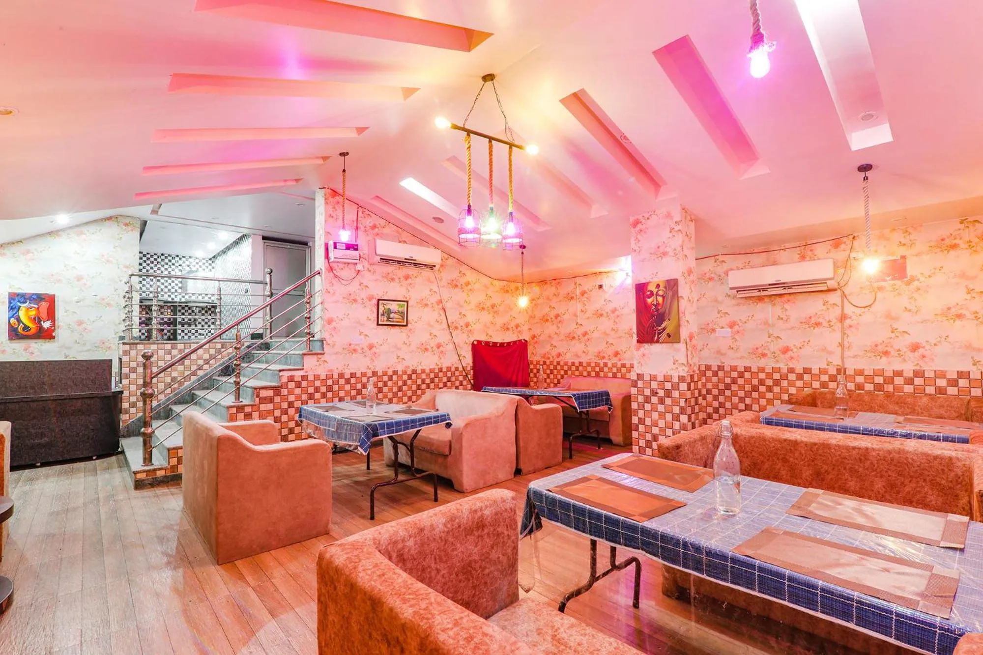 Restaurant/Places to Eat in FabHotel Astor