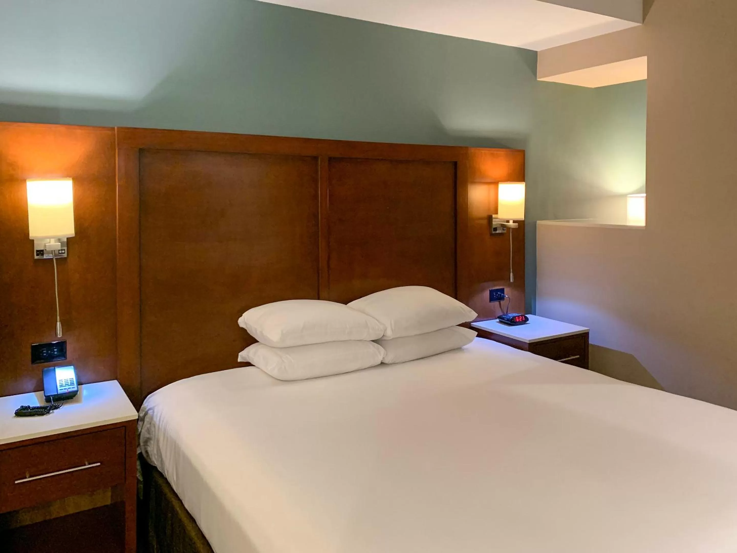 Bed in MainStay Suites Orange County John Wayne Airport