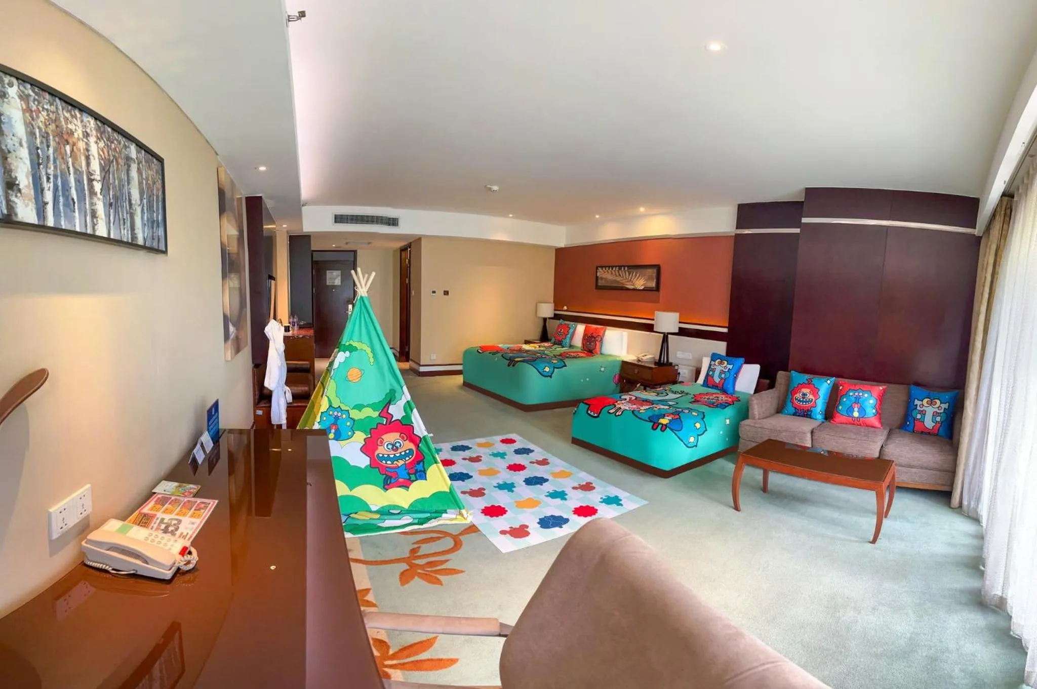 Standard Room with King and Double Bed in Holiday Inn Beijing Shijingshan Parkview, an IHG Hotel