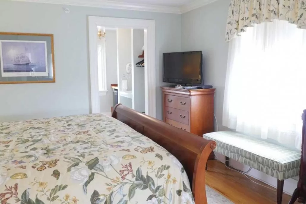 Bed in Compass Rose Inn