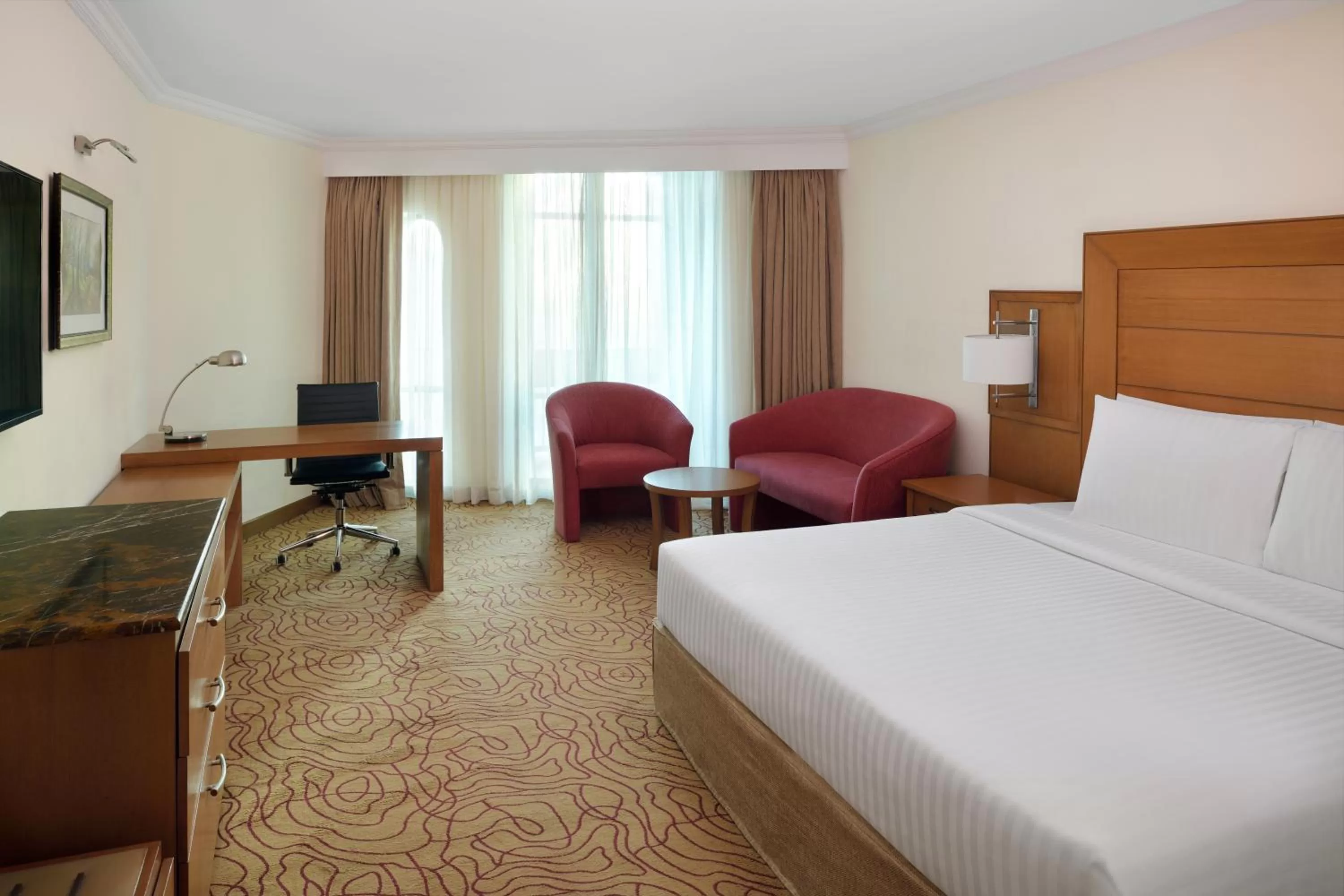 Photo of the whole room, Bed in Mövenpick Hotel Karachi