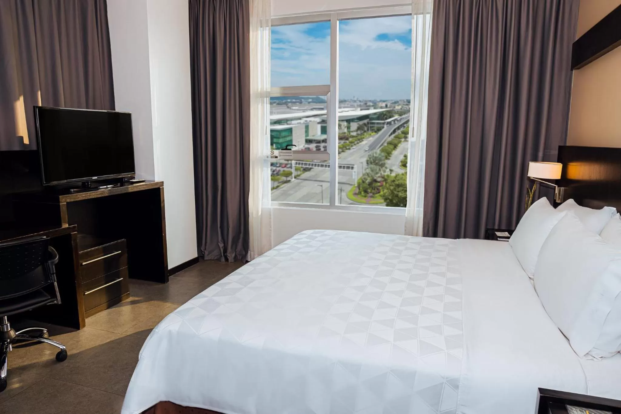 Photo of the whole room, Bed in Holiday Inn Guayaquil Airport by IHG