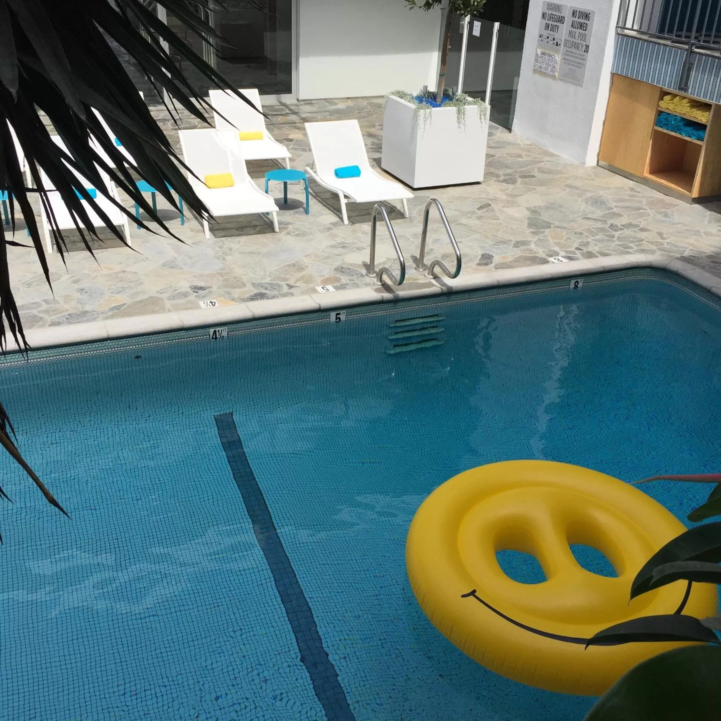 Day in The Beverly Laurel Hotel at West Hollywood