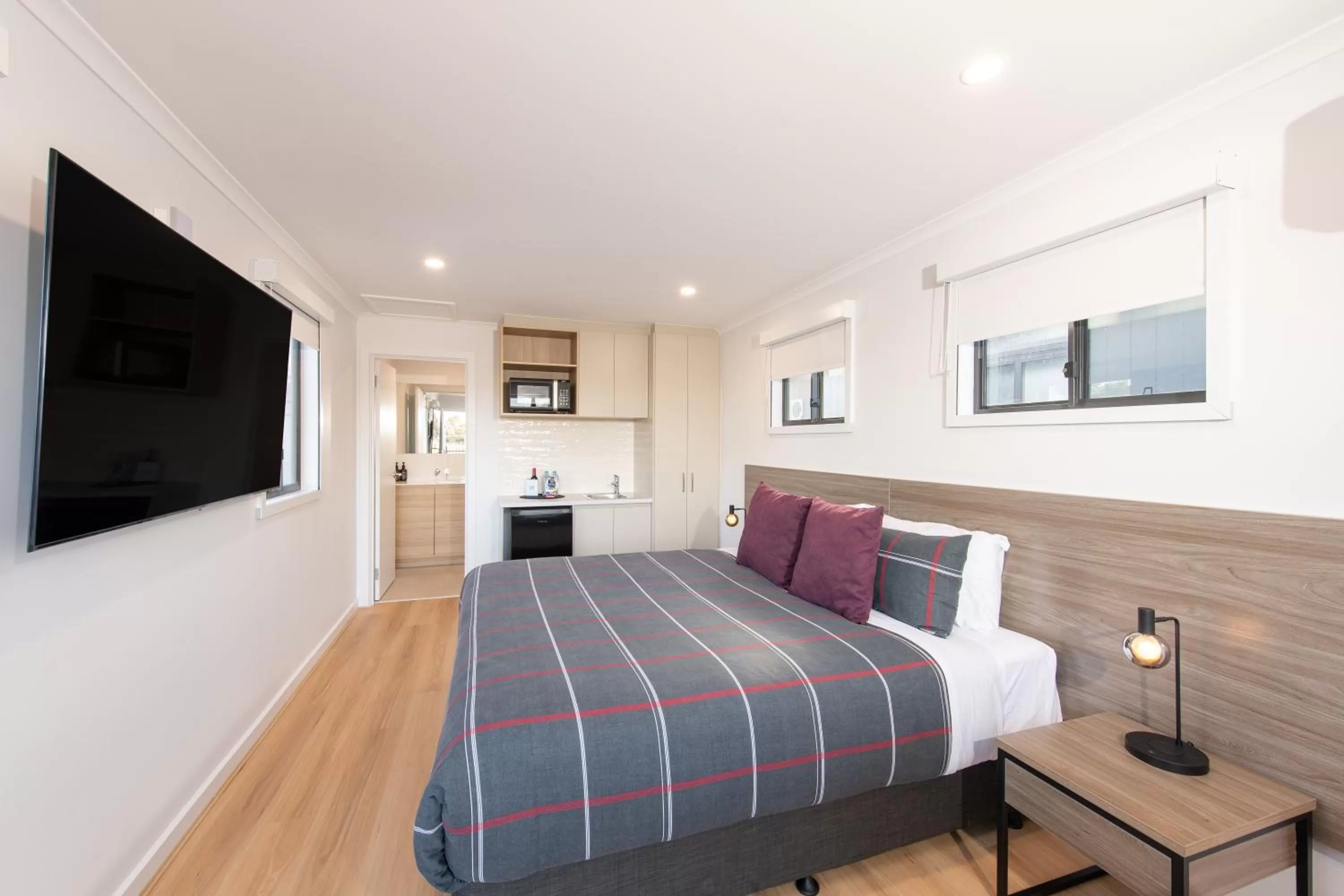 Bedroom, Bed in John Pirie Motor Inn