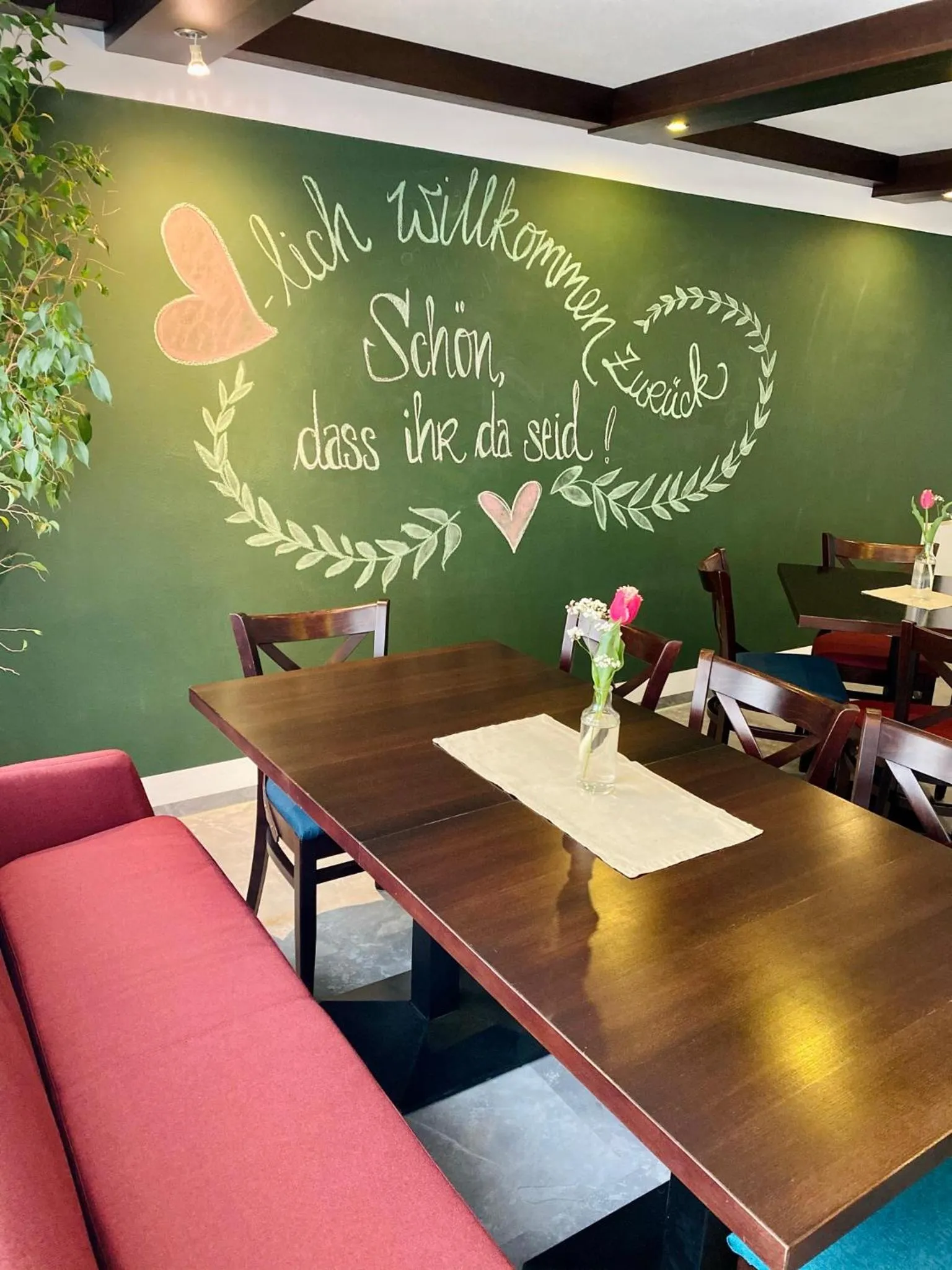 Restaurant/places to eat in Burghotel Nürnberg