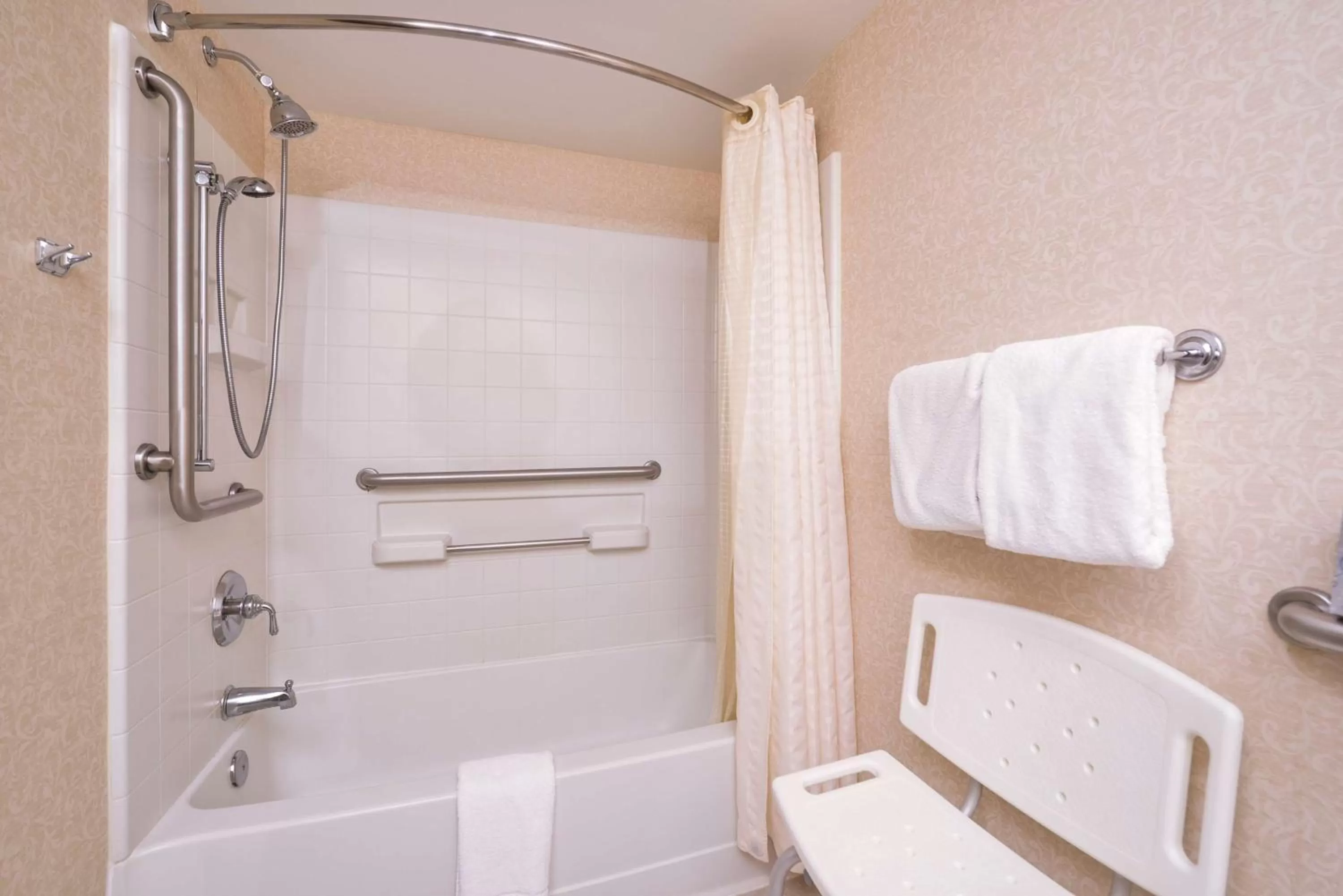 Bathroom in Best Western La Plata Inn