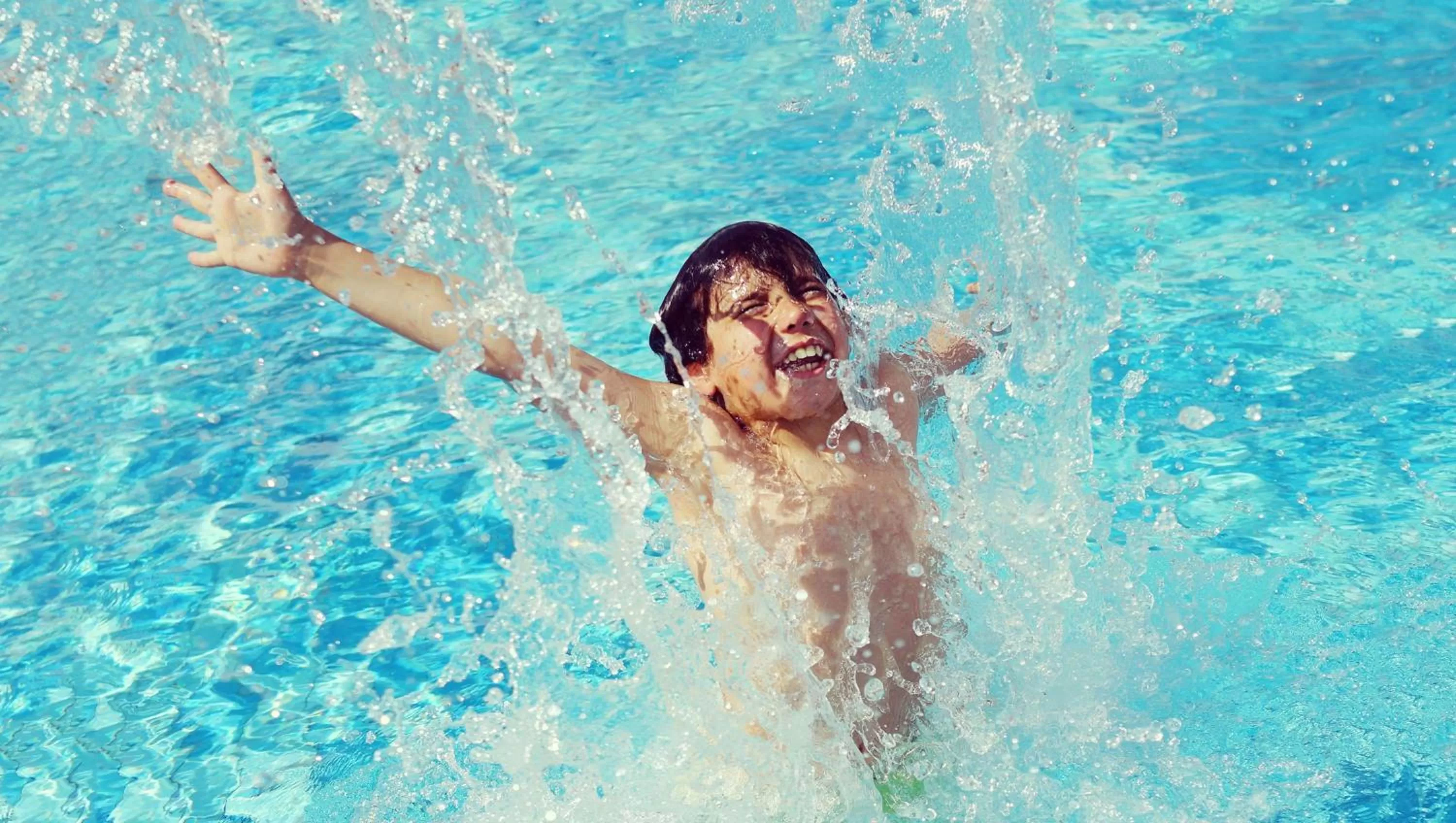 Swimming pool in M Star Hotel Cleveland