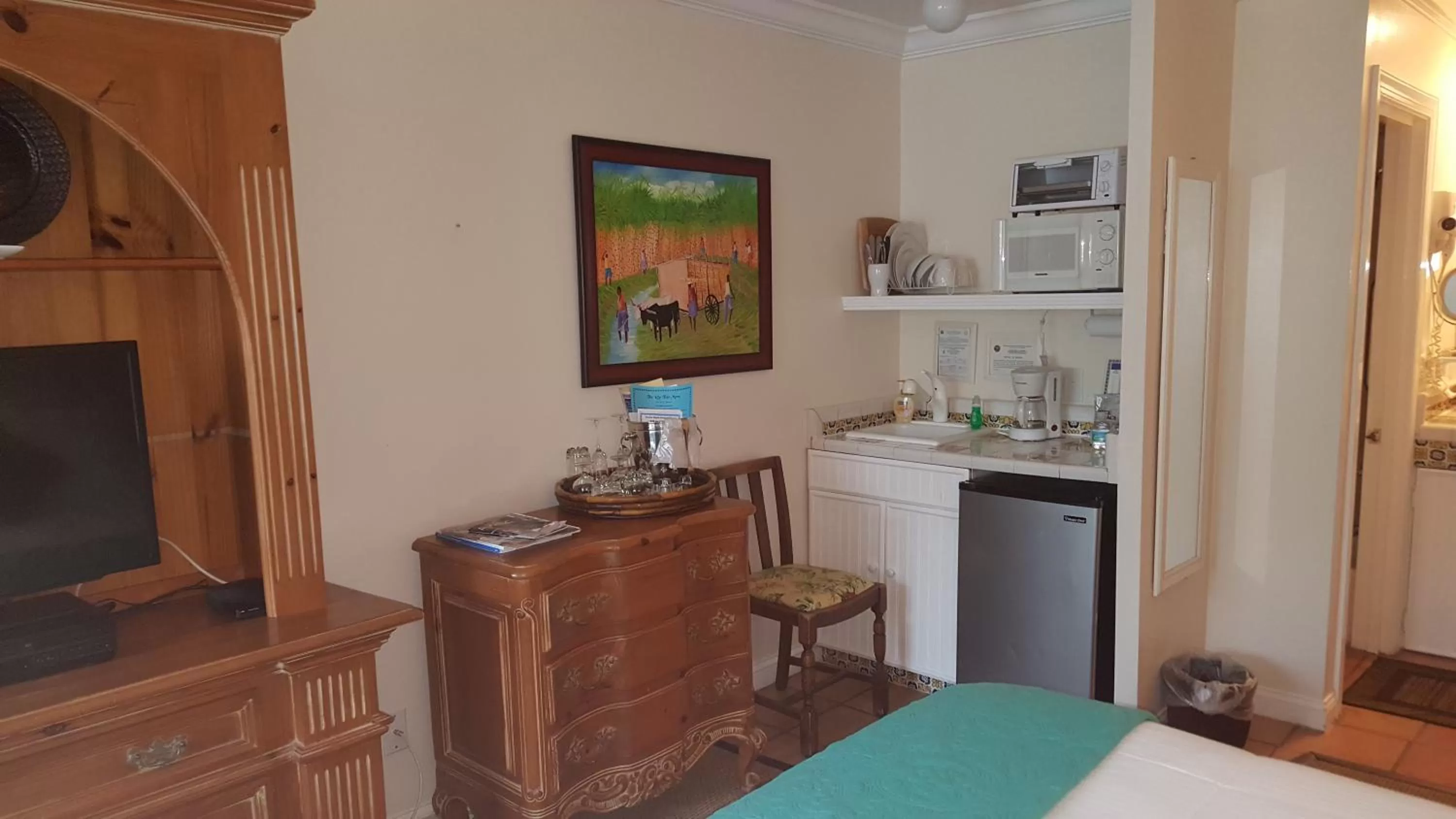 Kitchen or kitchenette in The Caribbean Court Boutique Hotel