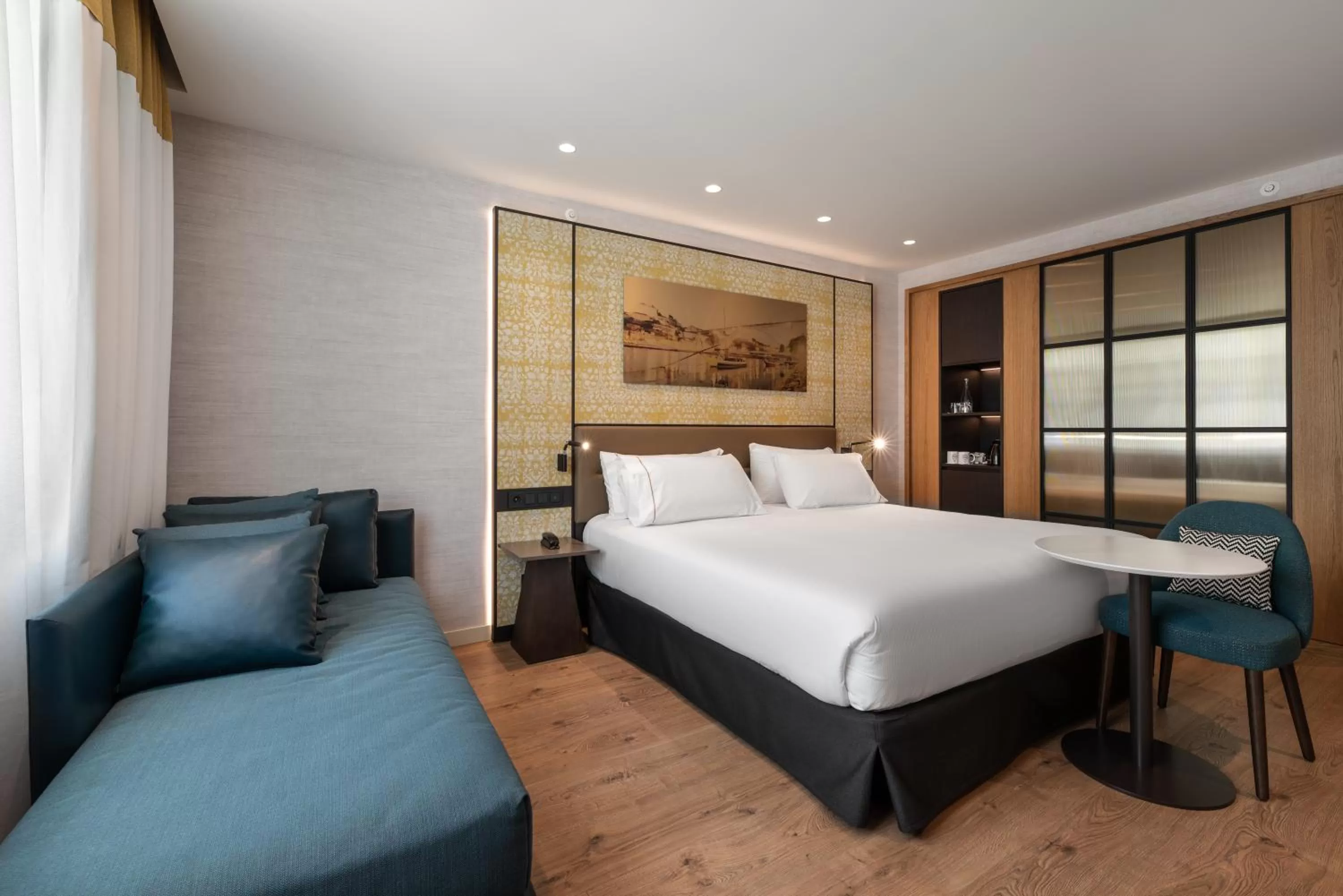 Photo of the whole room, Bed in Eurostars Aliados