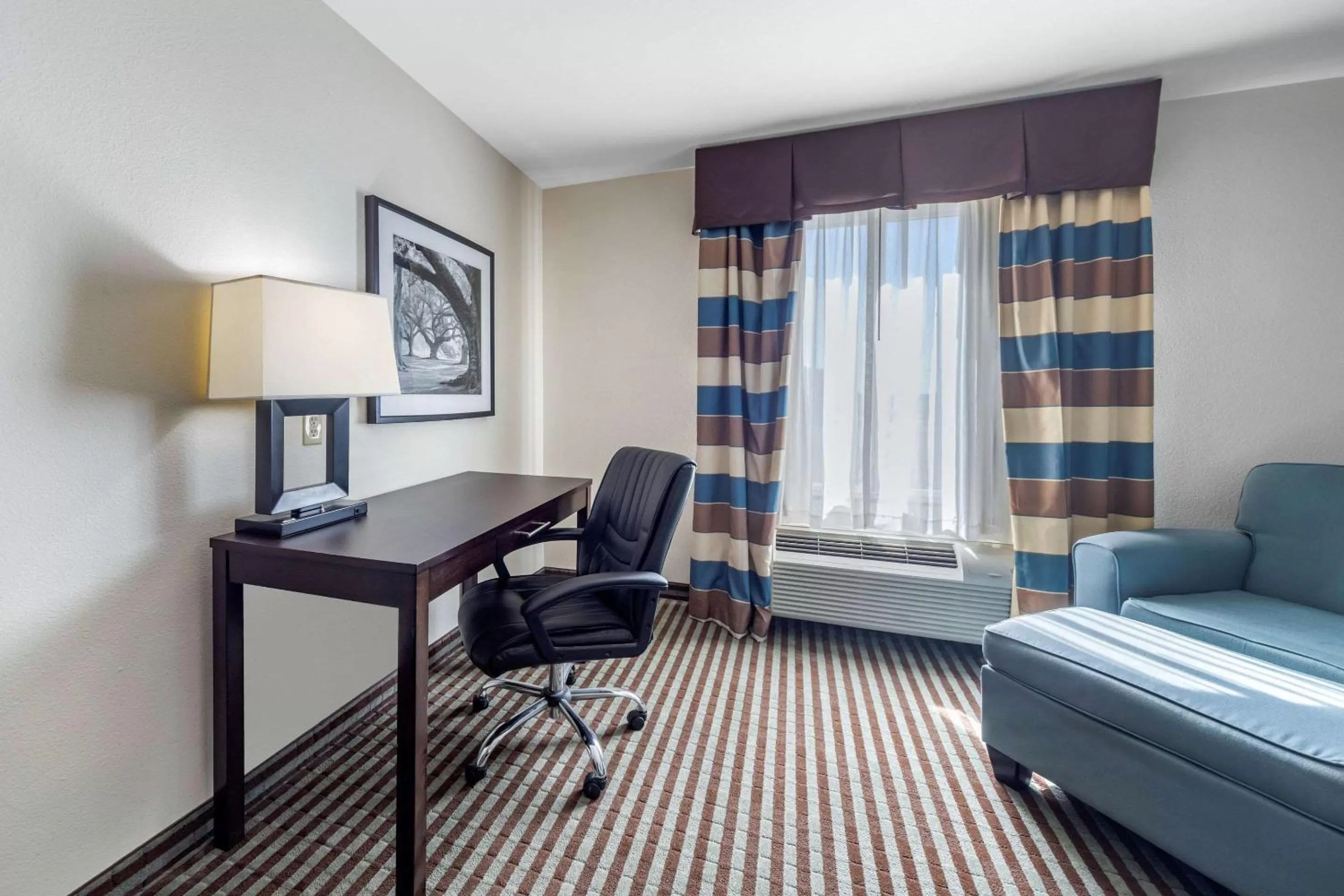 Photo of the whole room, Bed in Comfort Inn & Suites Perry I-35
