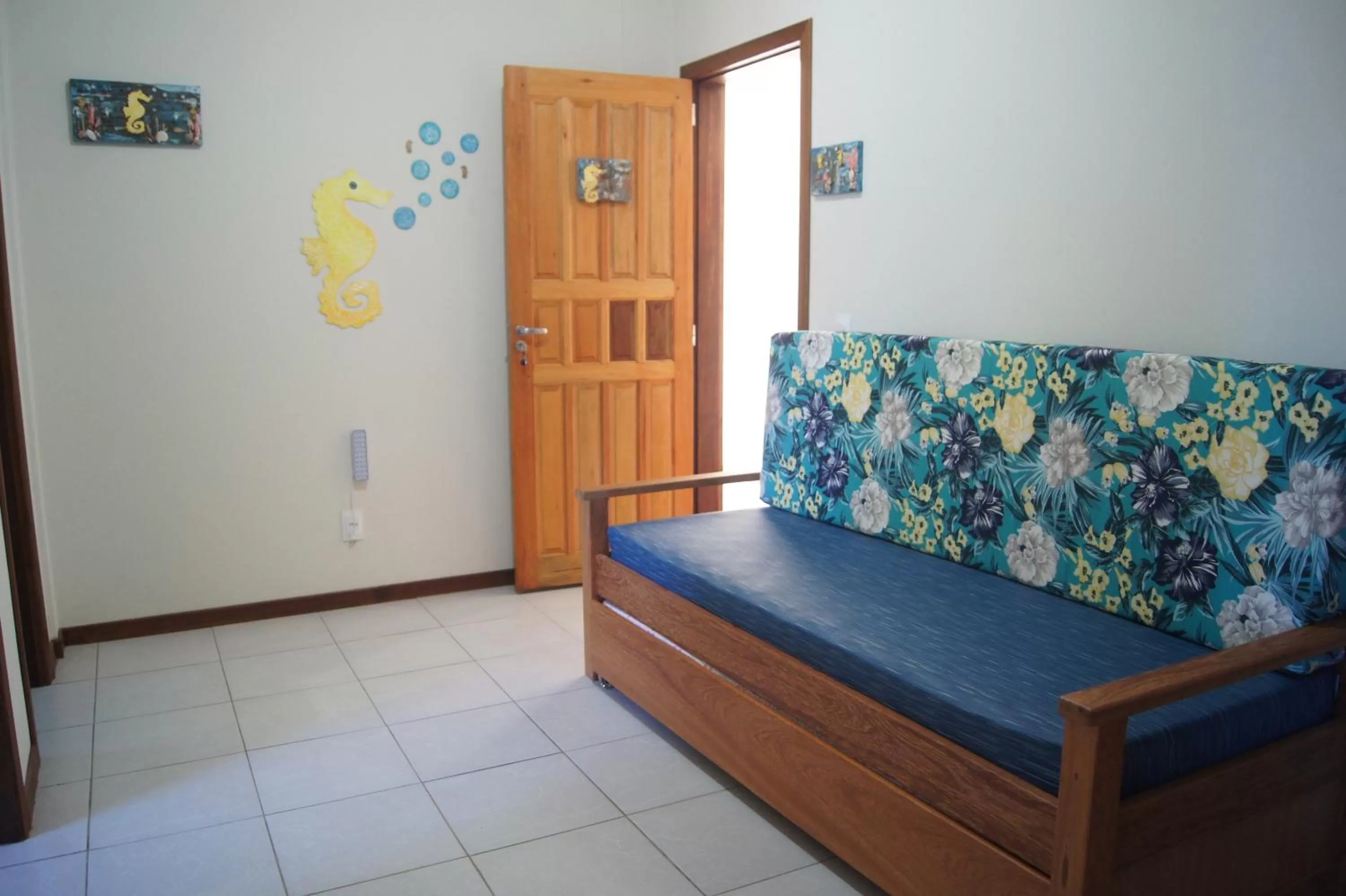 Living room, Bed in Pousada Pegadas na Areia