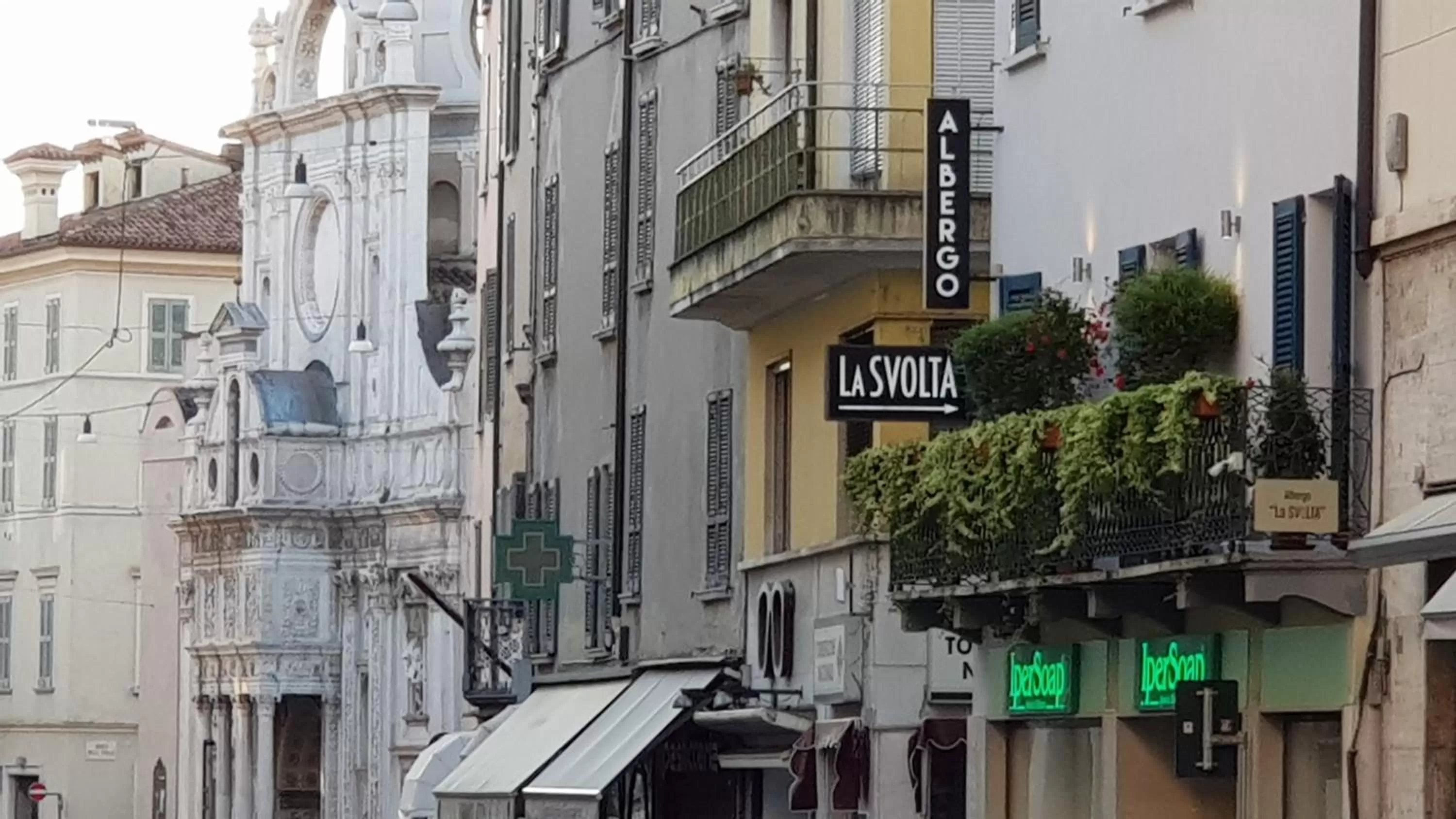 Property building in Albergo la Svolta