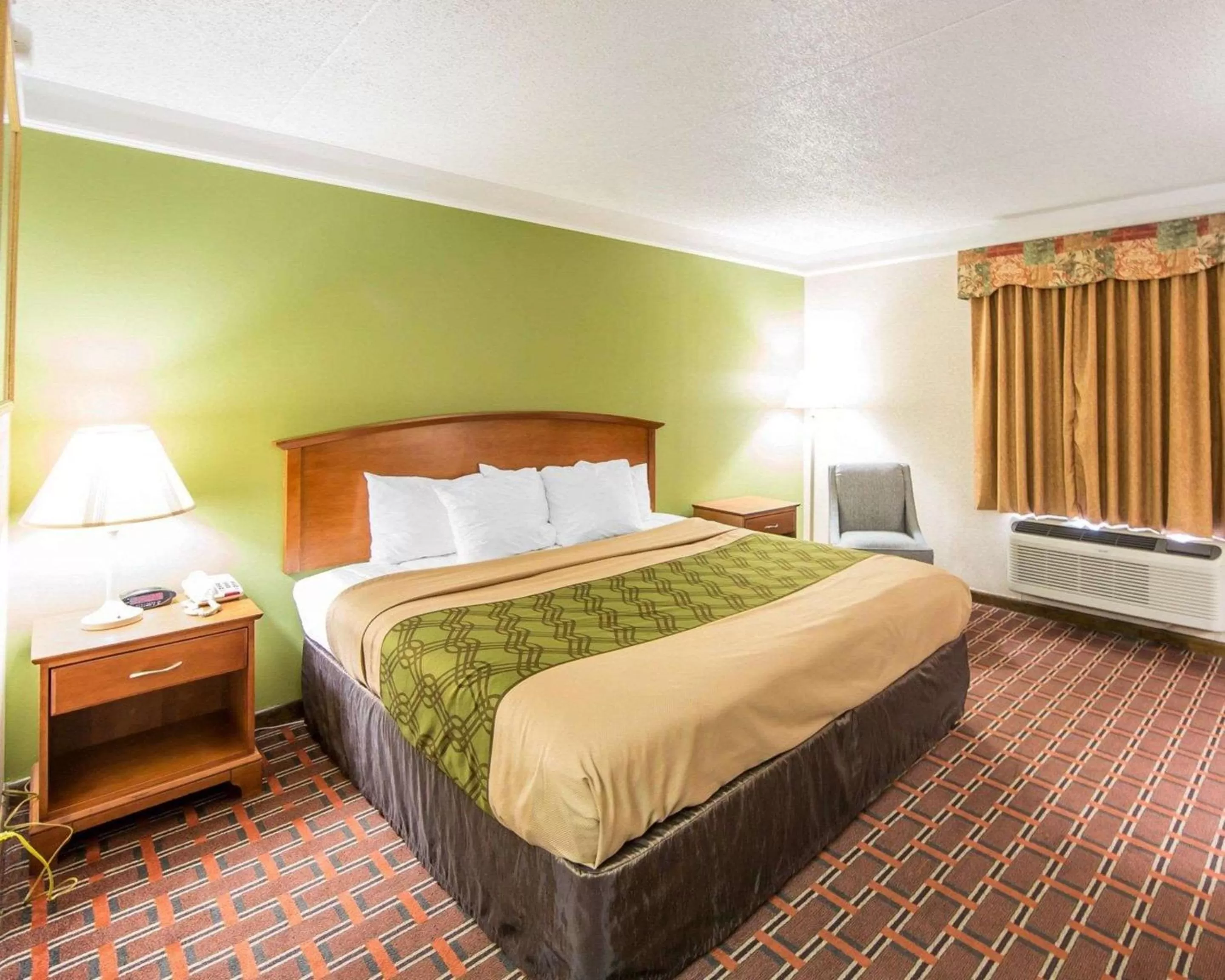 Photo of the whole room in Econo Lodge Knoxville North