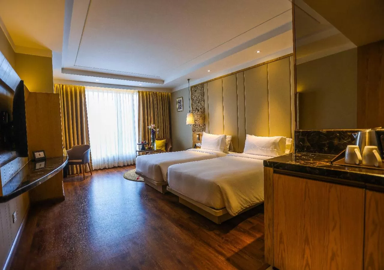 Bedroom, Bed in Radisson Bhopal