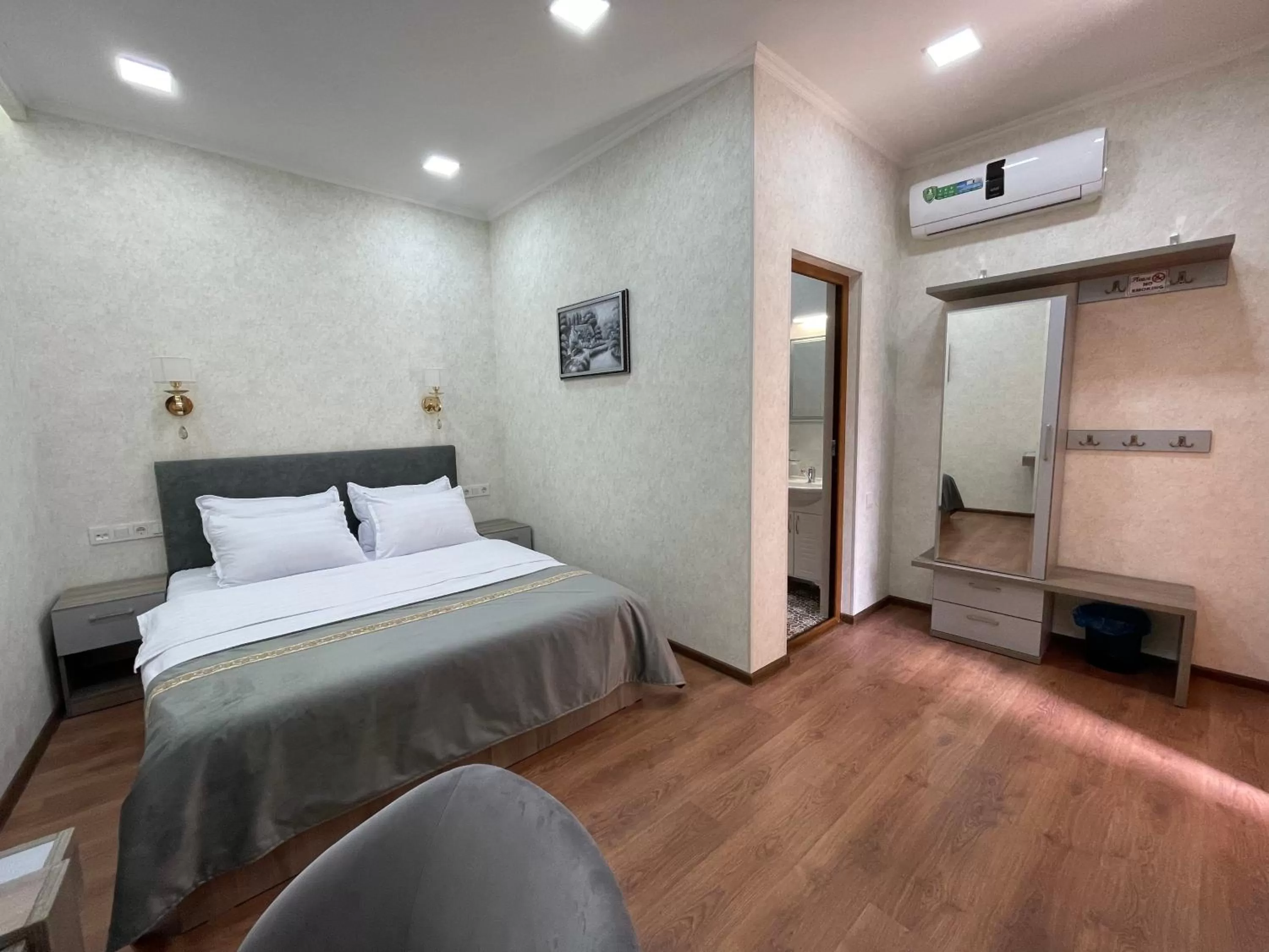 View (from property/room), Bed in Registon Saroy Hotel