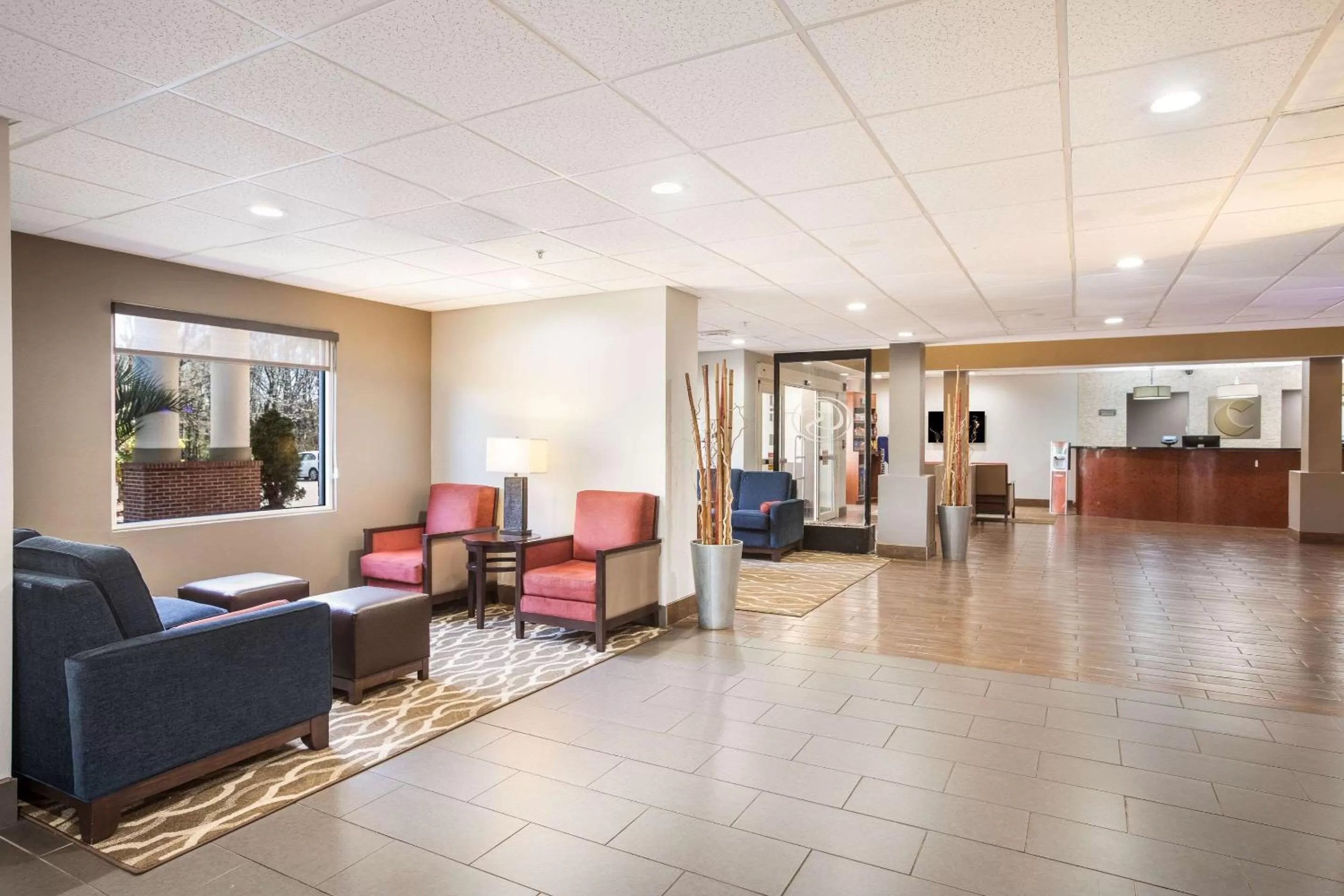 Lobby or reception in Comfort Suites Forsyth near I-75
