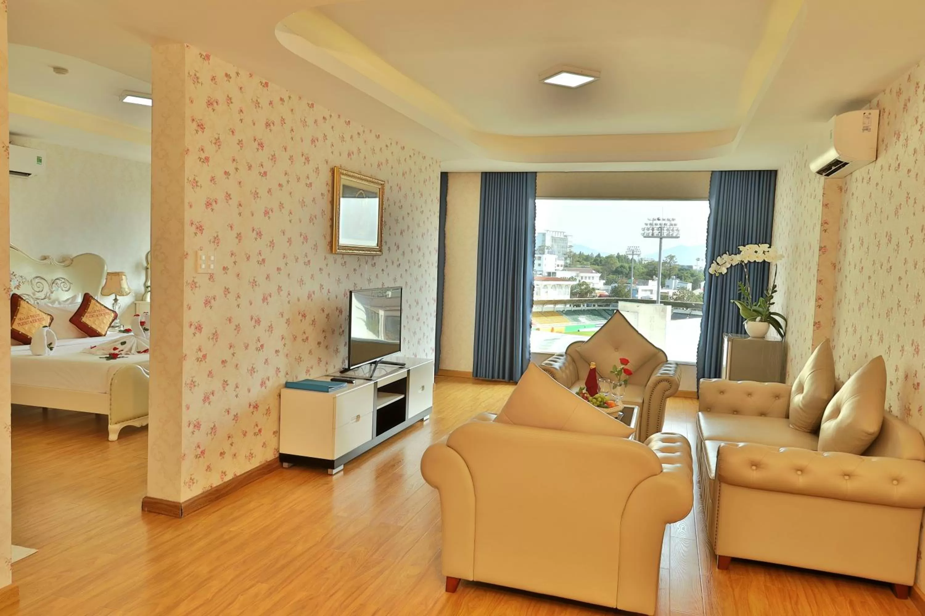 Living room, Bed in Pleiku & Em Hotel by Gia Lai Tourist