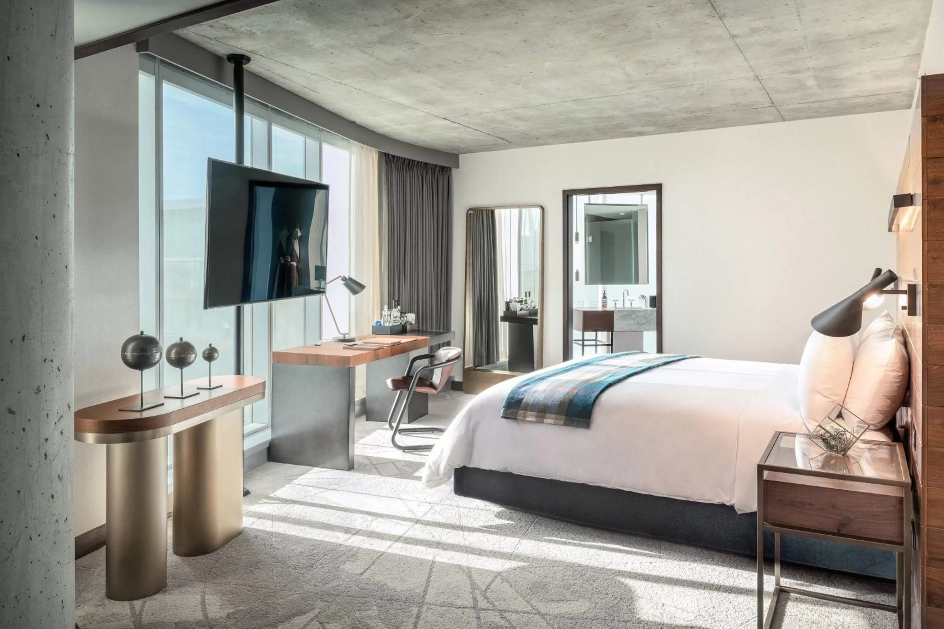 Photo of the whole room, Bed in the DOUGLAS, Autograph Collection