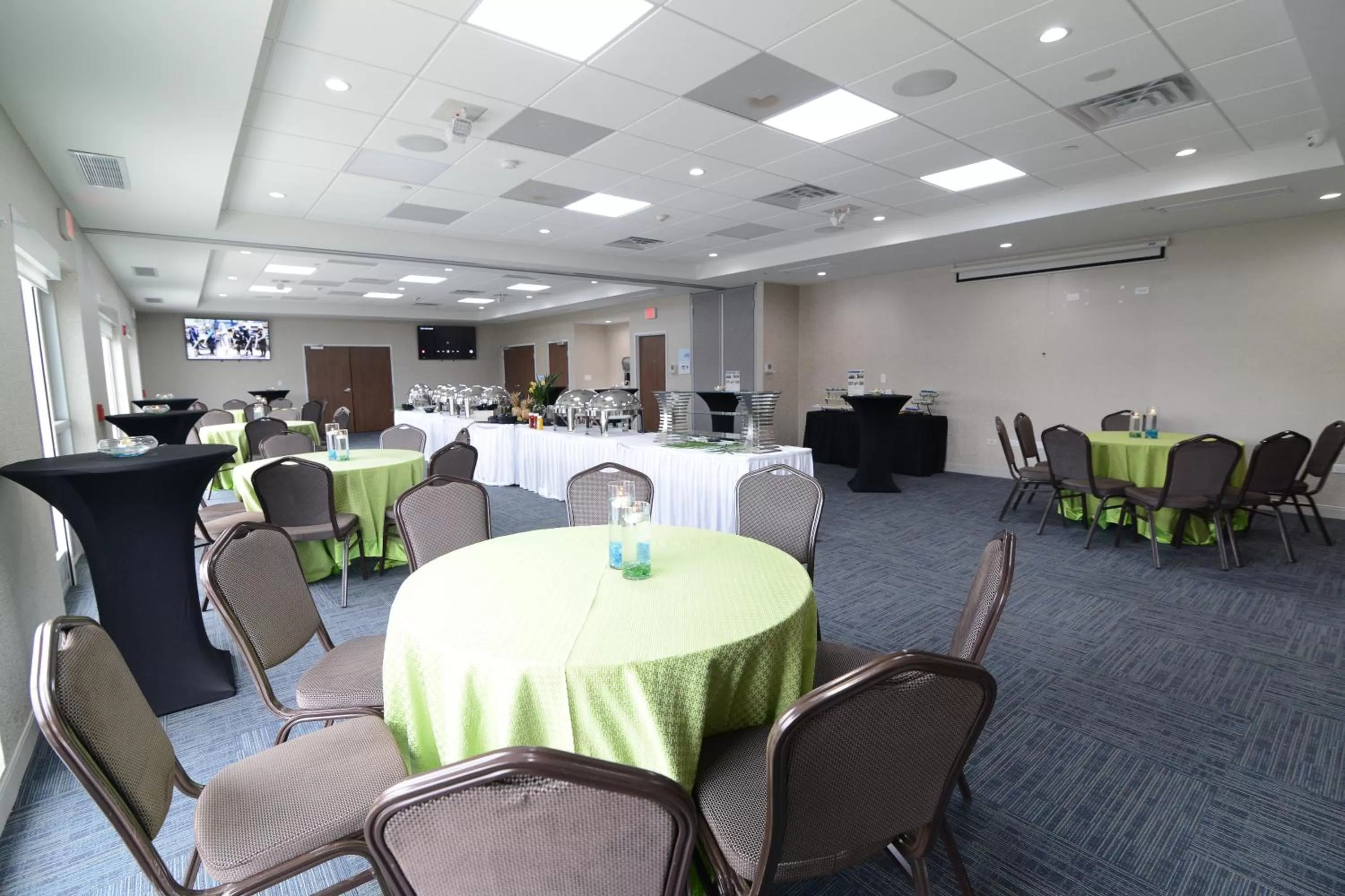 Meeting/conference room in Holiday Inn Express & Suites Chicago North Shore - Niles by IHG