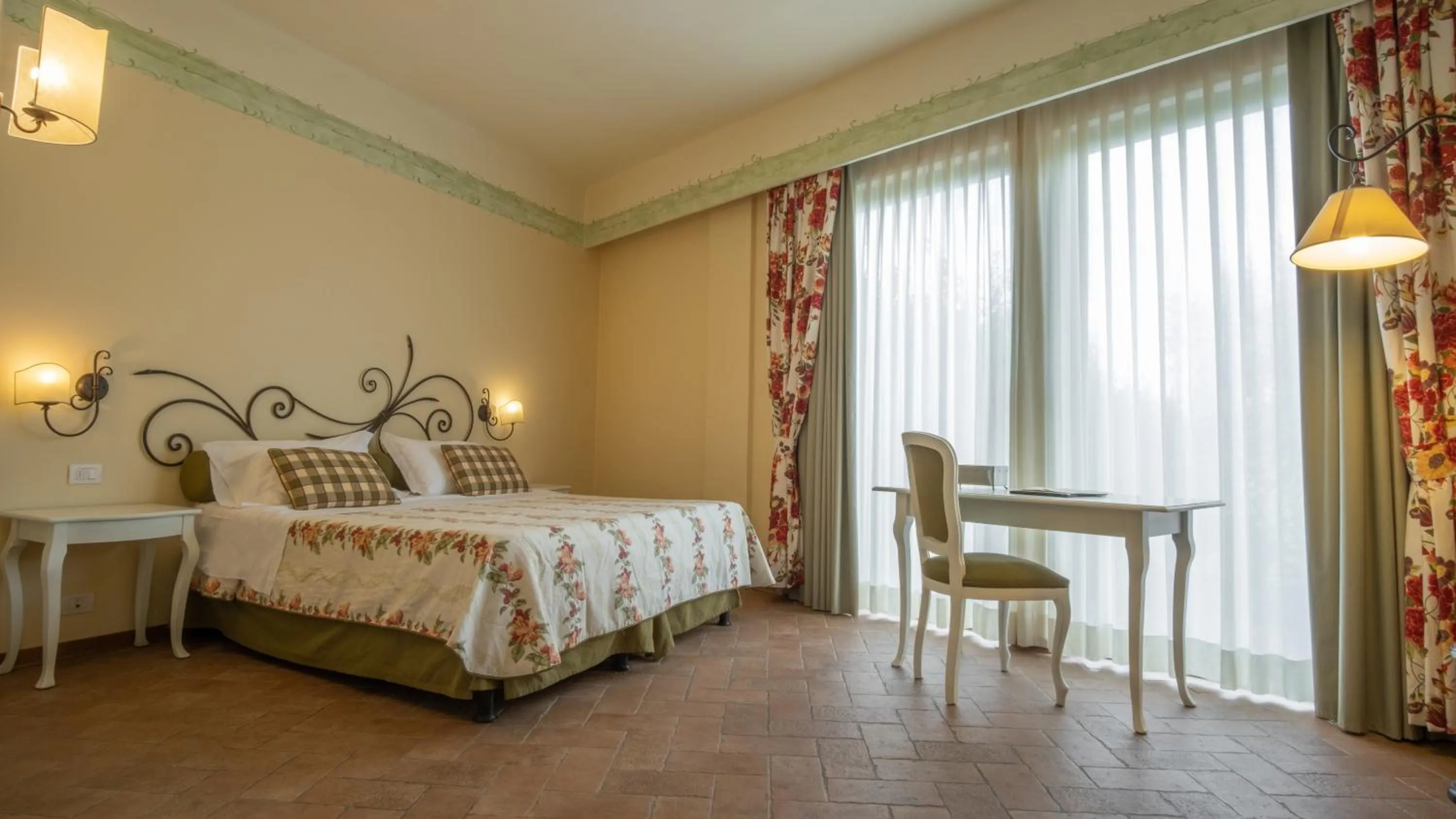 Photo of the whole room, Bed in Hotel Borgo Di Cortefreda - Place of Charme