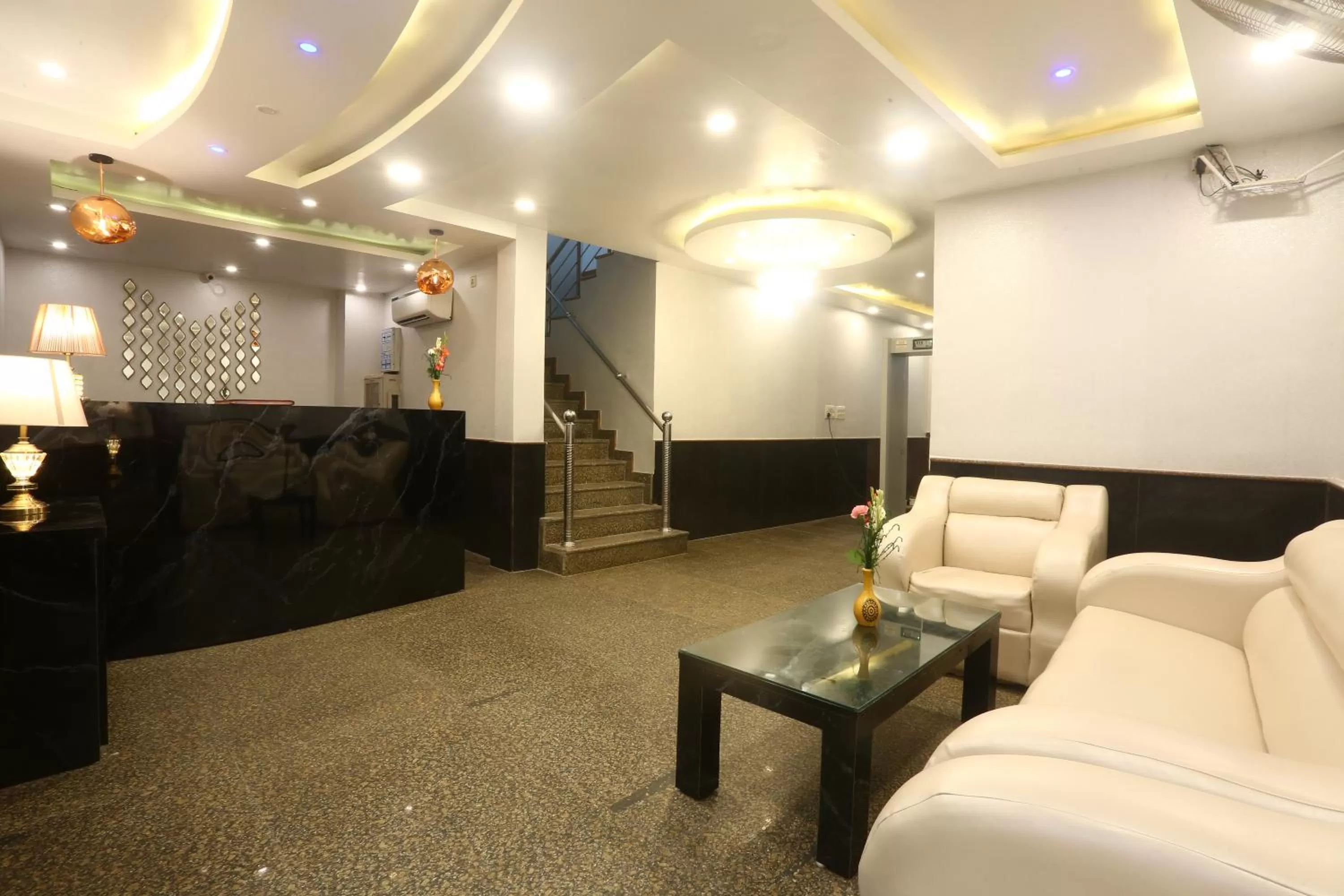 Lobby or reception, Seating Area in Hotel Earth