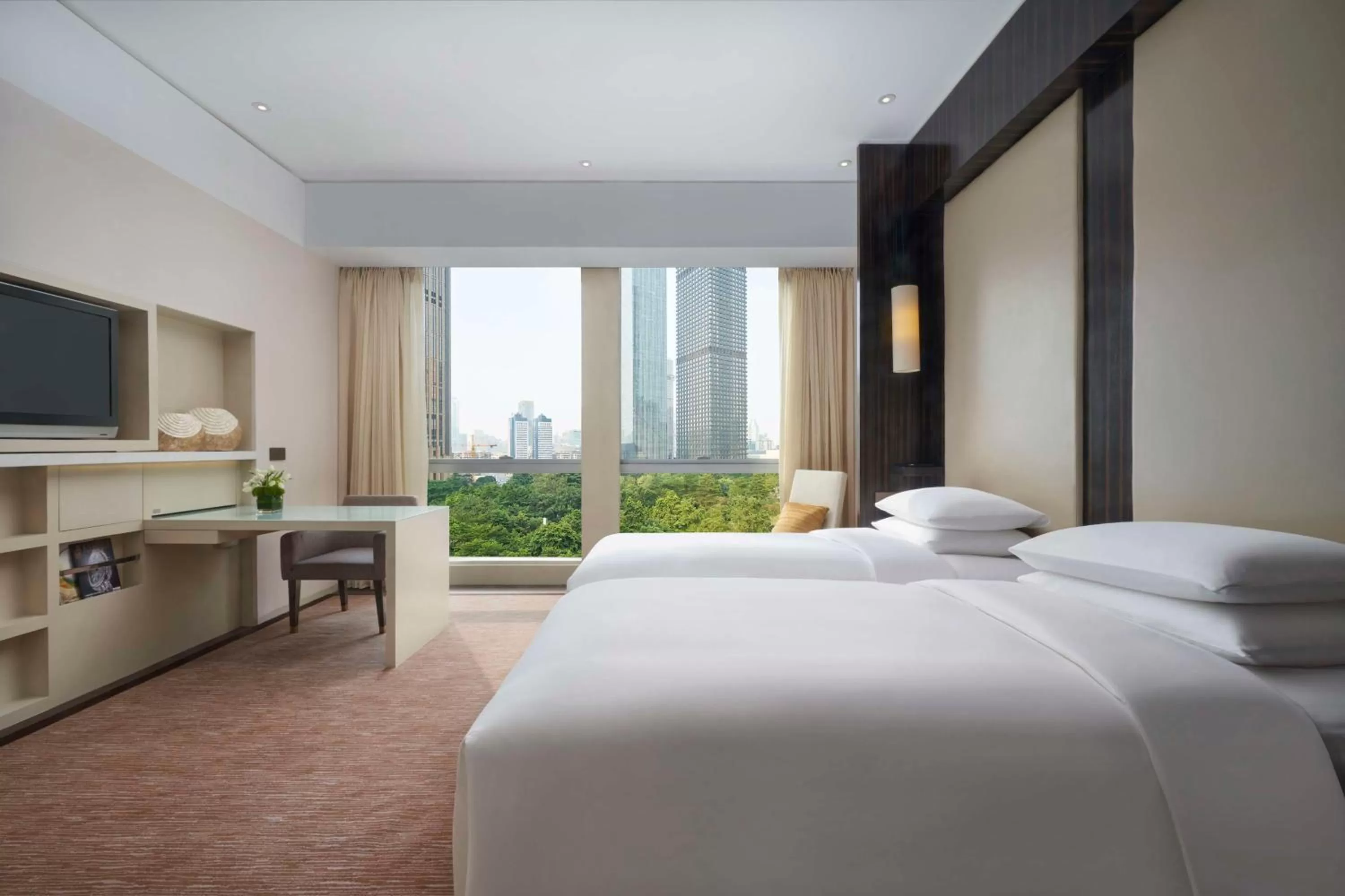 Bedroom, Bed in Grand Hyatt Guangzhou