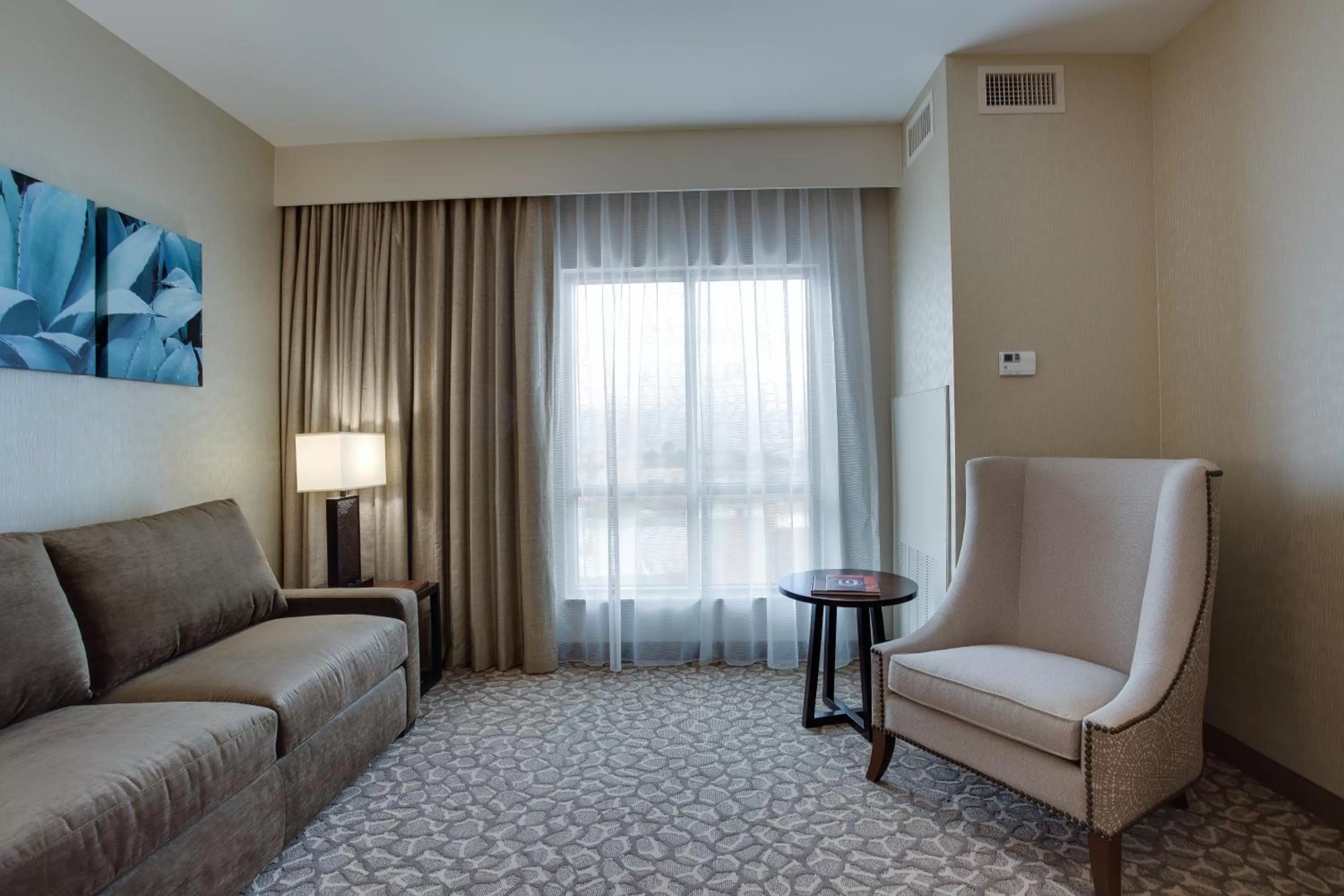 Seating area in Cliff Castle Casino Hotel