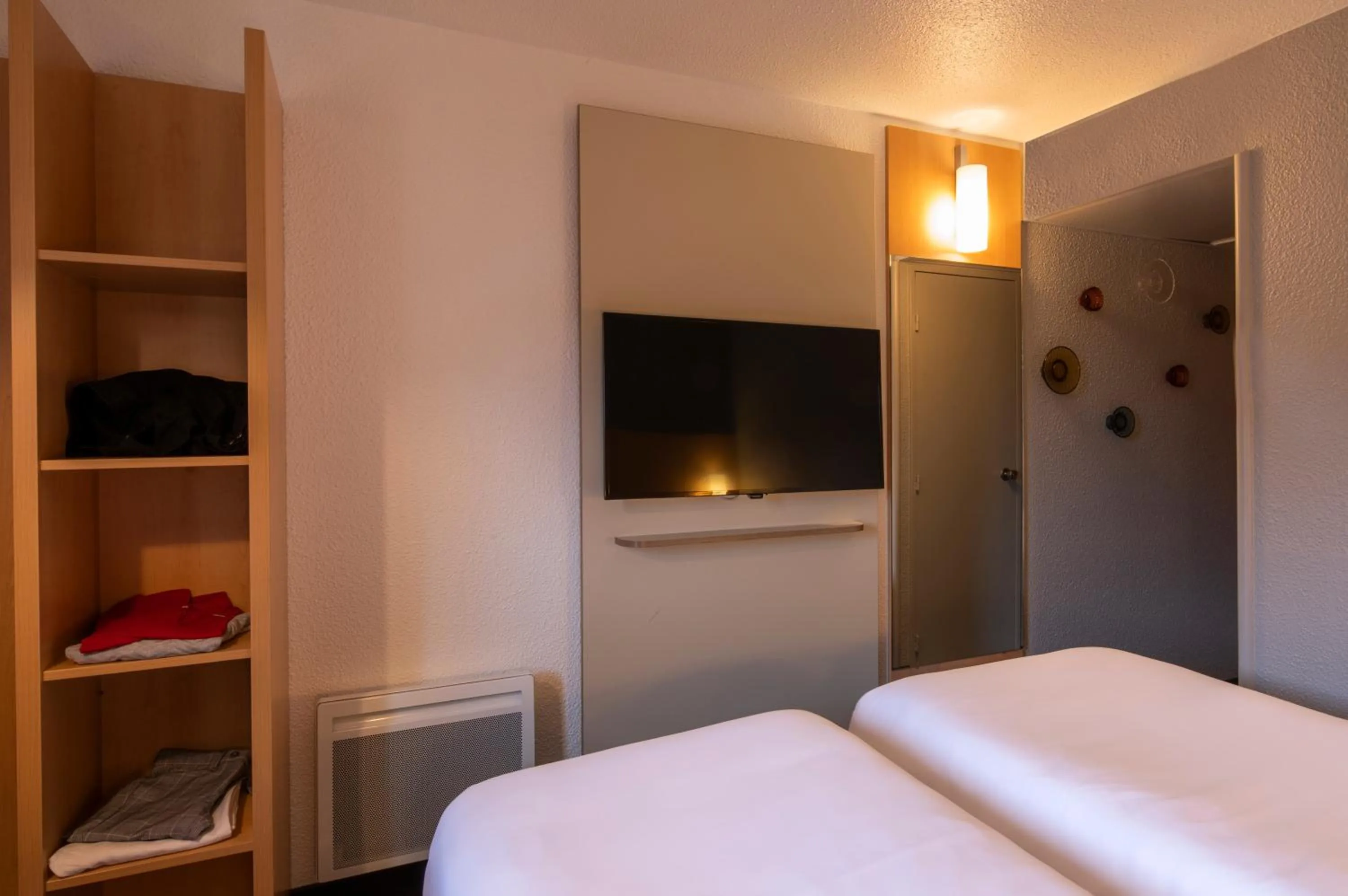Bed in ibis Cergy Pontoise Le Port