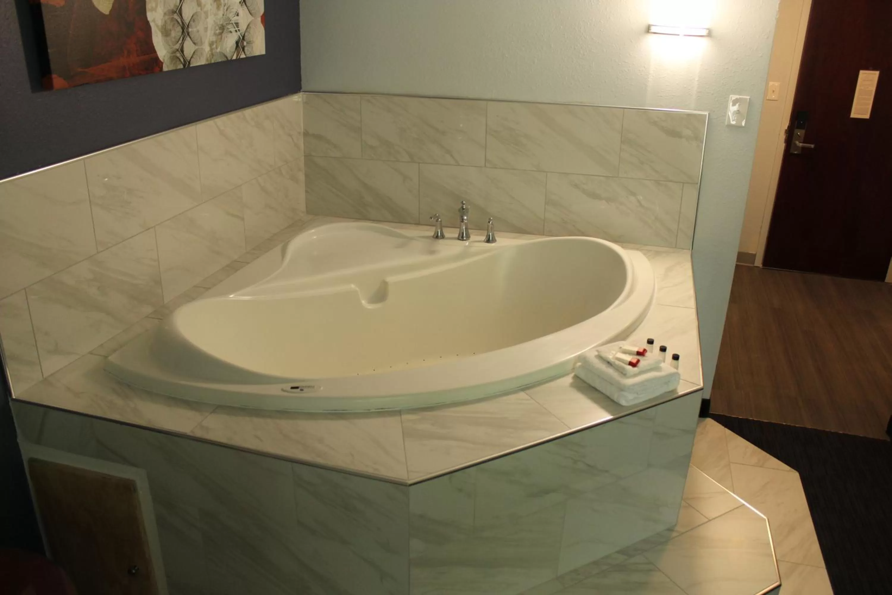 Bath in Travelodge by Wyndham Water's Edge Hotel - Racine