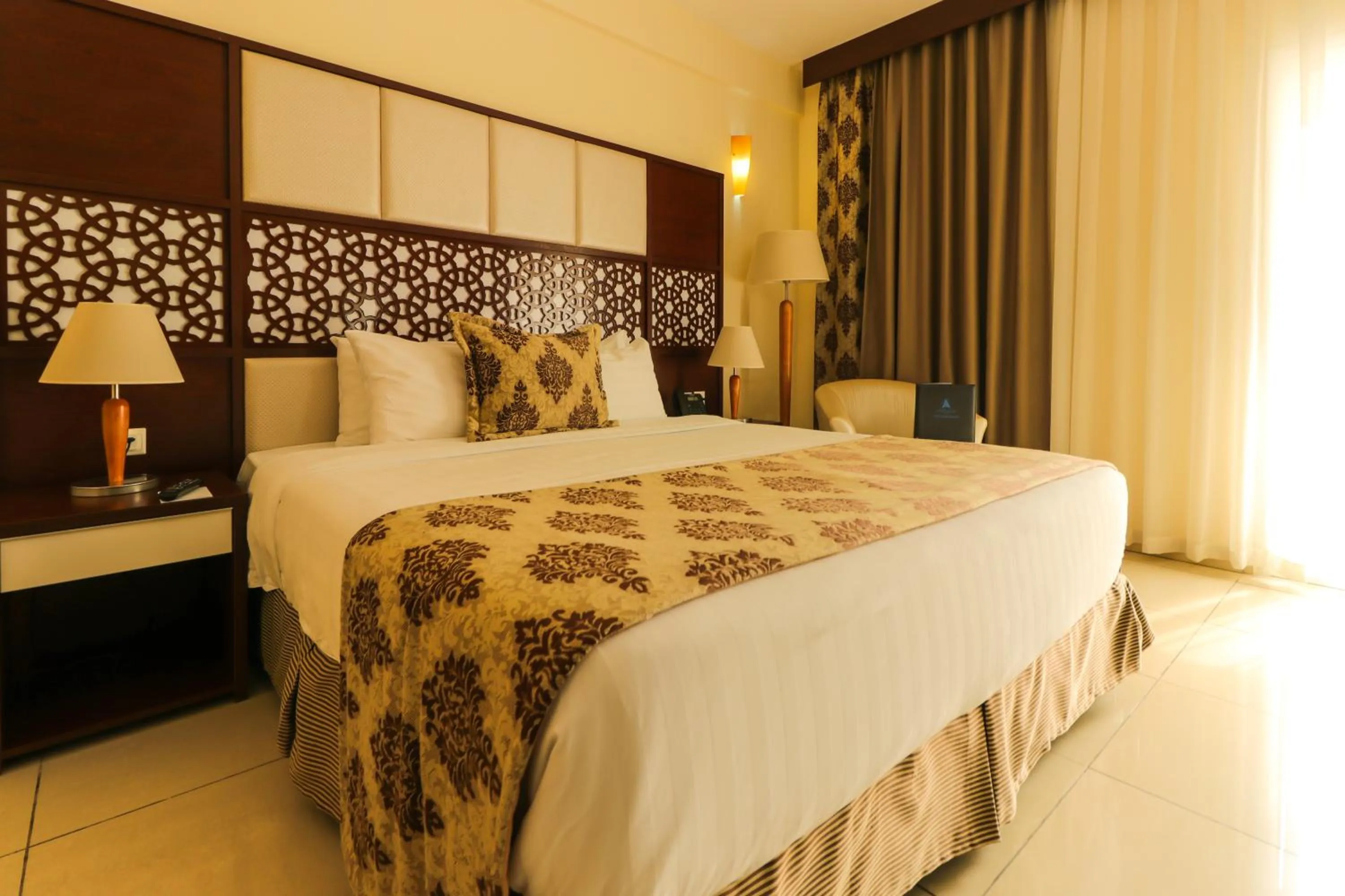 Photo of the whole room, Bed in Atlantic Hotel