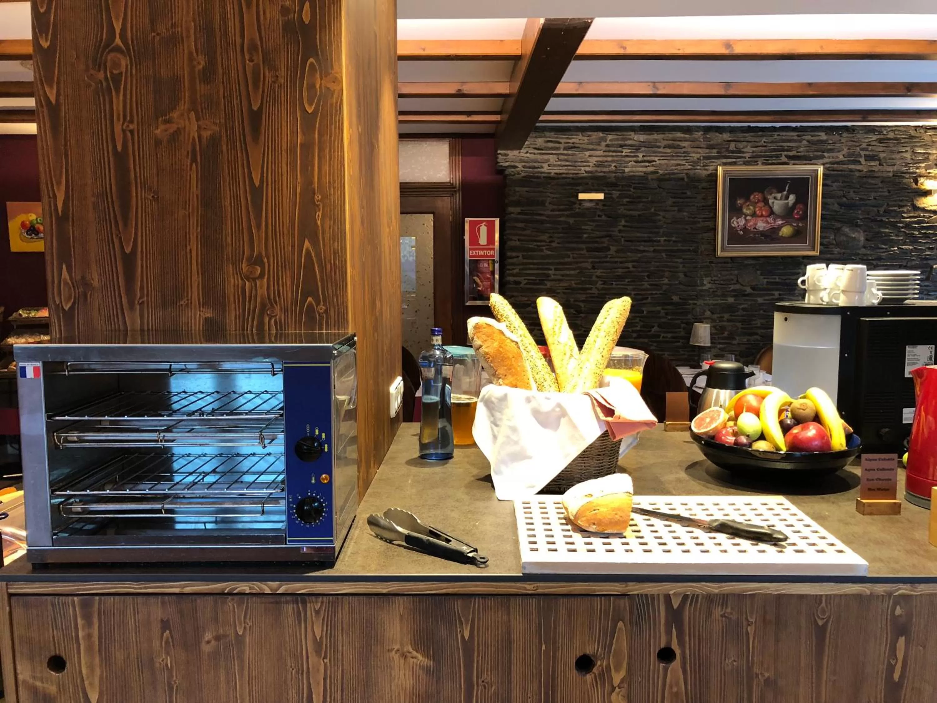 Buffet breakfast in Hotel L’Ermita B&B