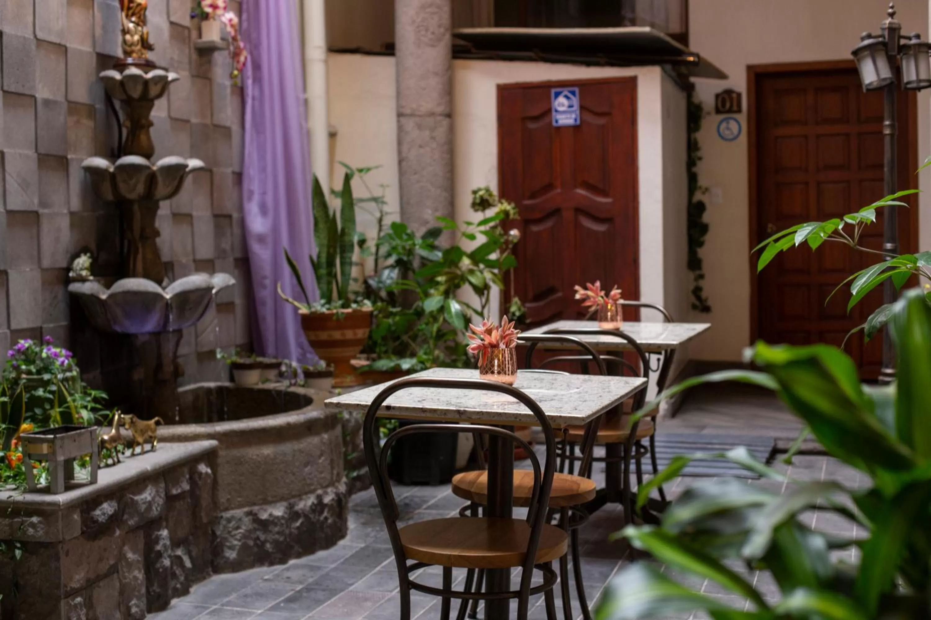 Patio in Hotel Colonial San Agustin