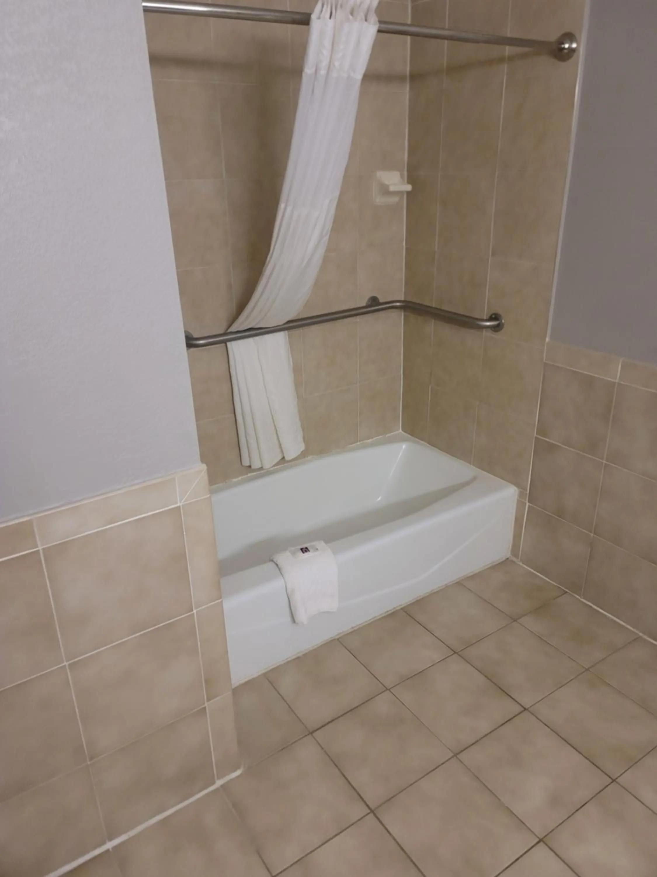 Shower in Studio 6 Suites Hinesville, GA