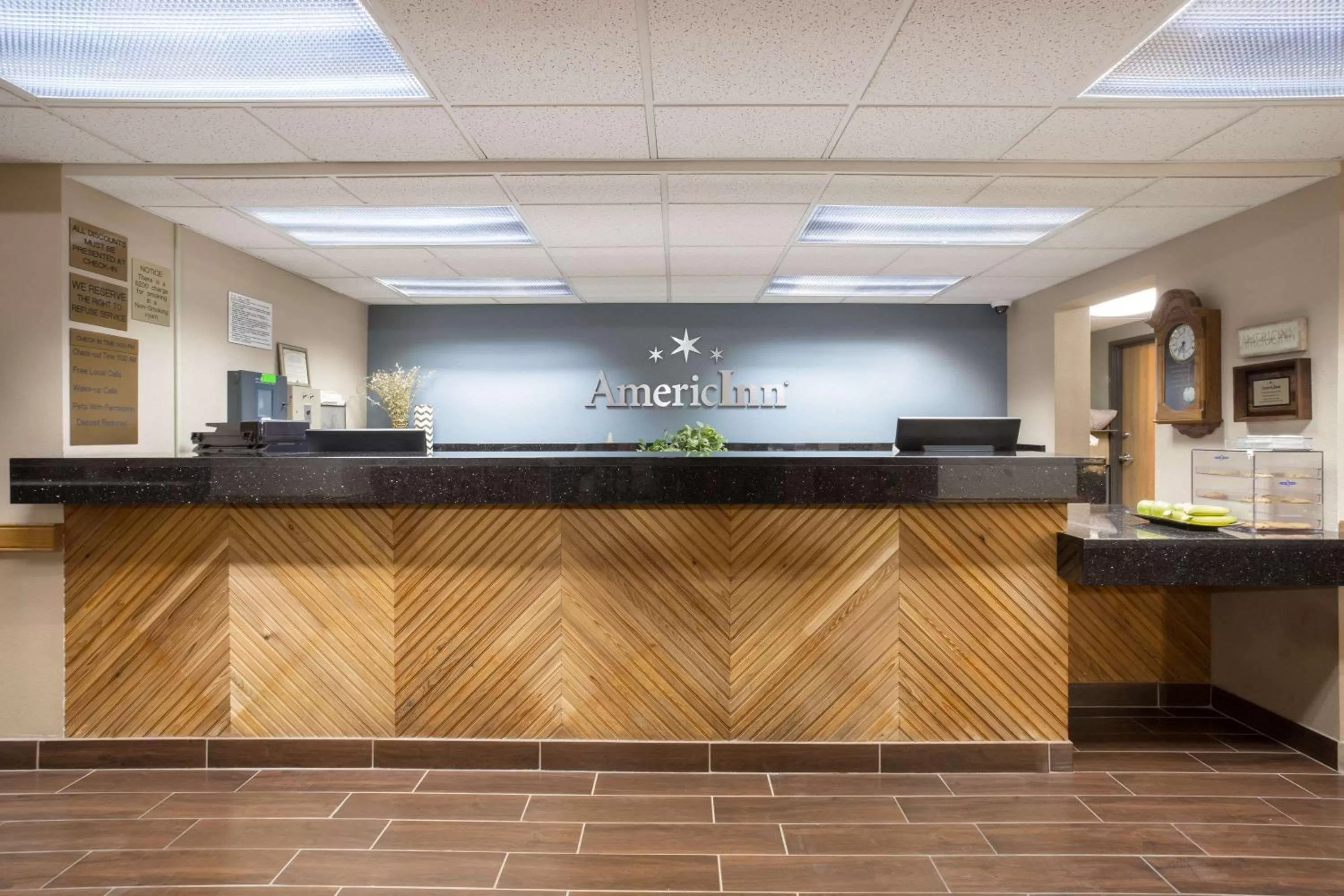 Lobby or reception in AmericInn by Wyndham Sioux City
