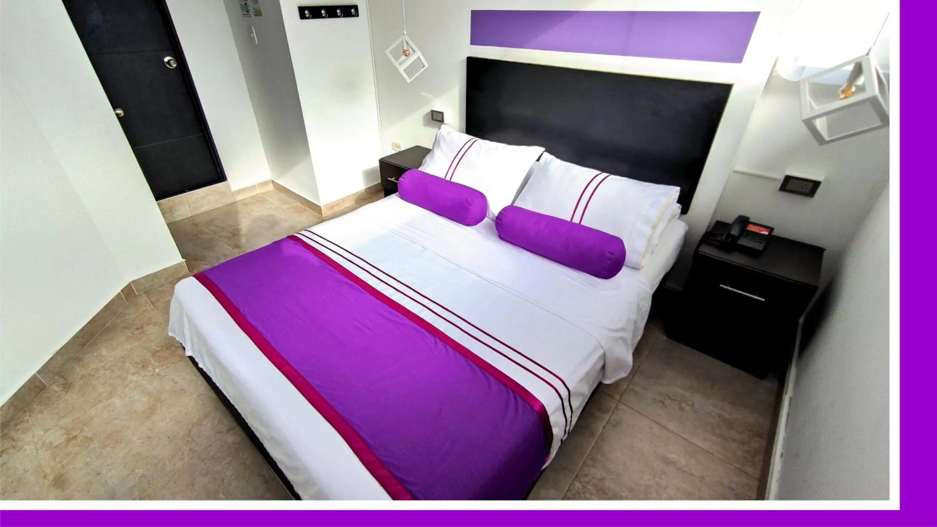 Bed in HOTEL COLOURS Cali