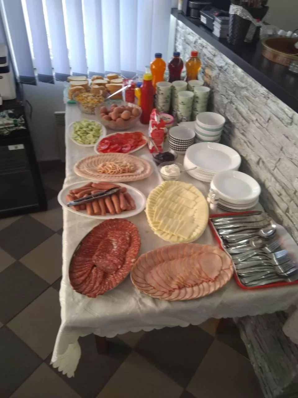 Continental breakfast in Prenociste H2O