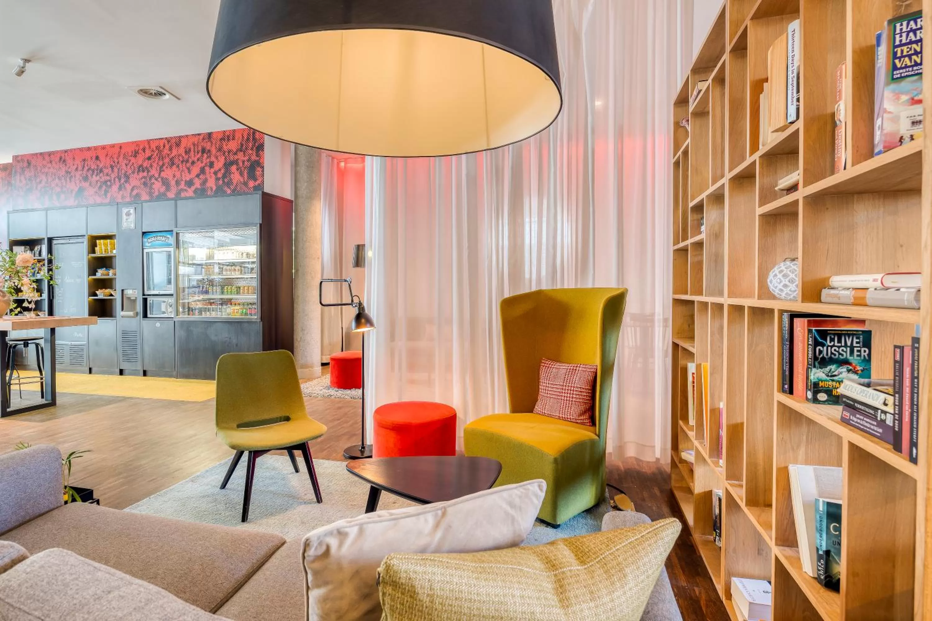 Lounge or bar in Holiday Inn Express Mechelen City Centre by IHG