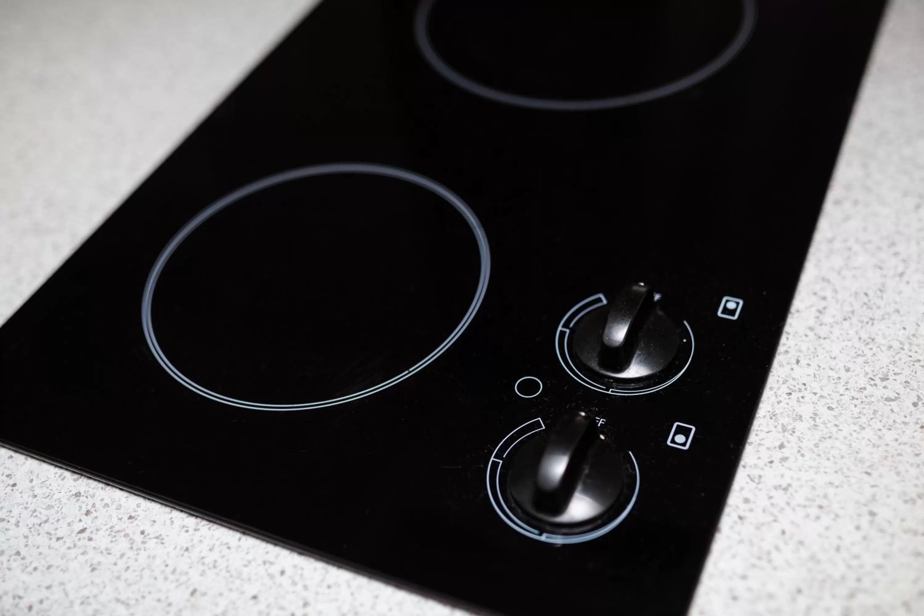 Kitchen or kitchenette in St Ives Apartments